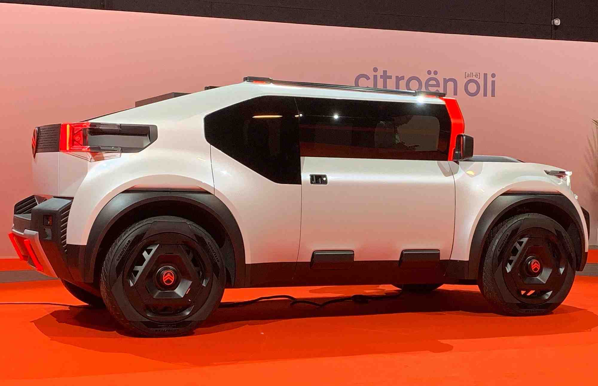Vue du concept-car citroen oli a la plaine-saint-denis