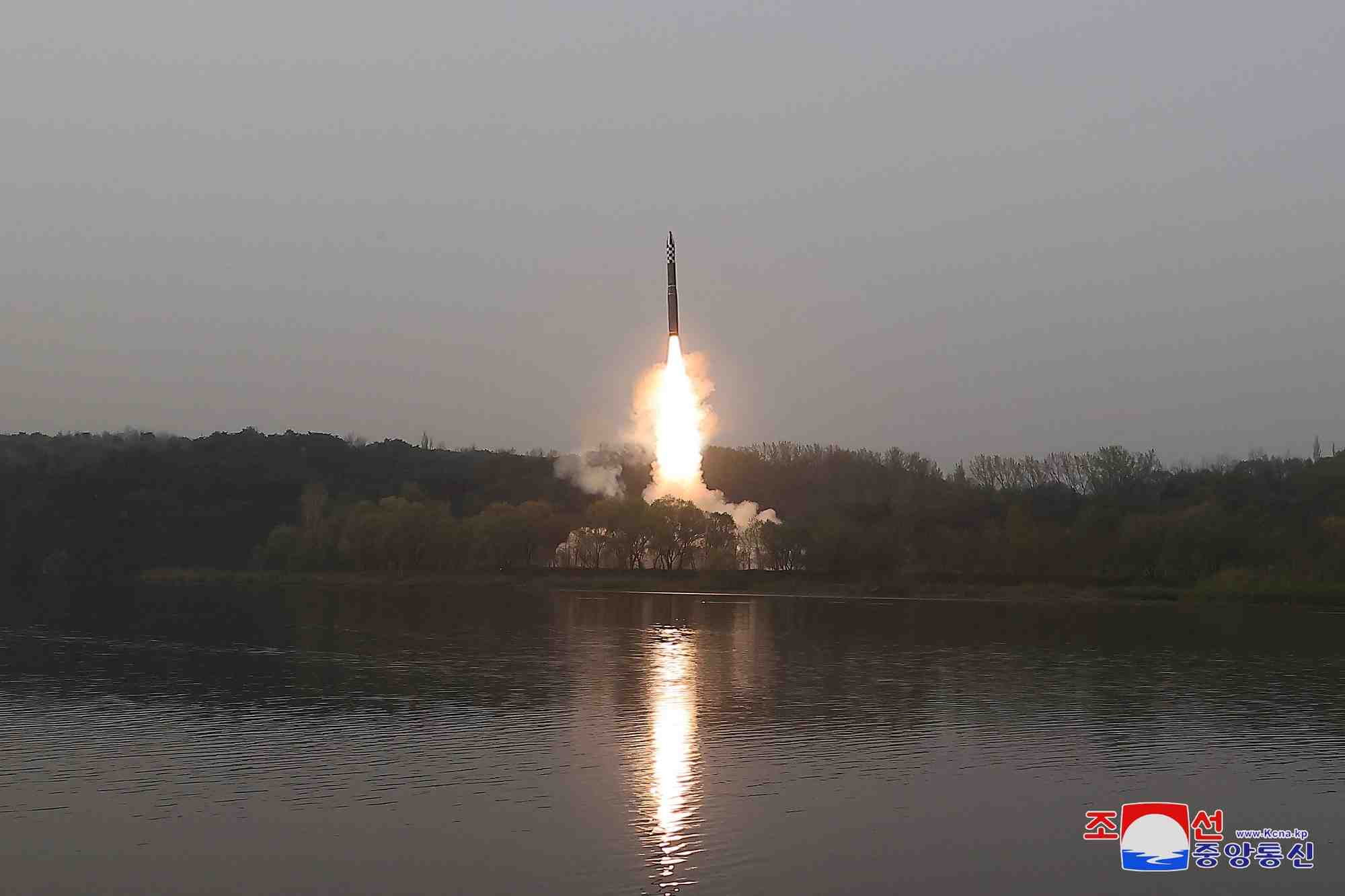 Le lancement d'un missile hwasong-18