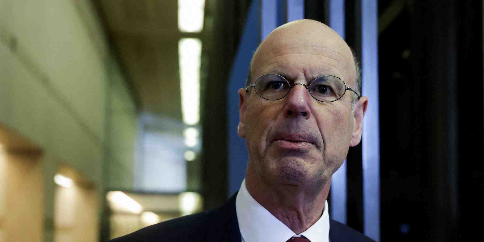 Le ministre de l'Économie, Éric Lombard, vise pour cette année un déficit public dans une fourchette entre 5% et 5,5% du PIB.