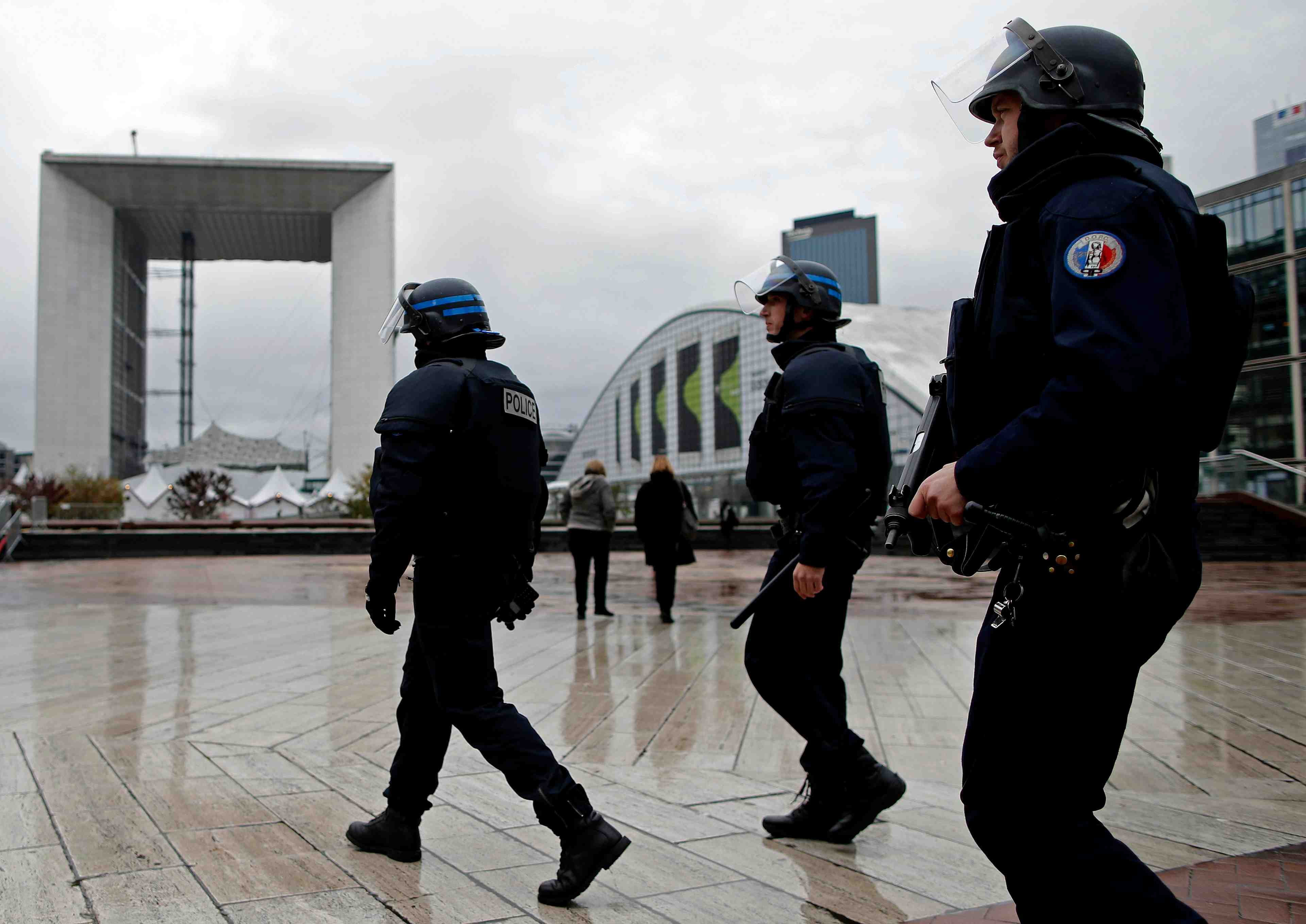 Le gouvernement n'exclut pas de prolonger l'etat d'urgence si necessaire