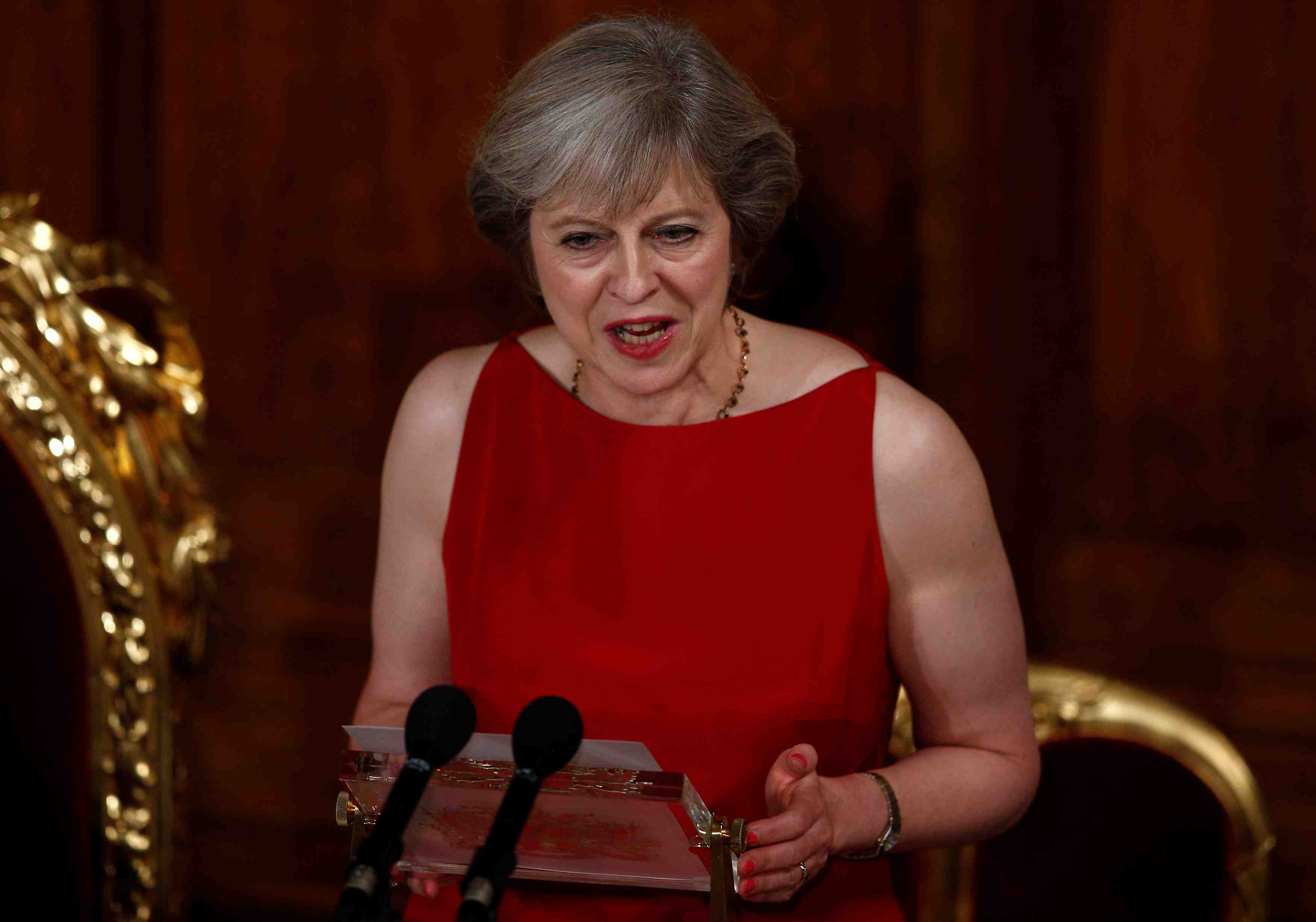May espere aborder rapidement la question de l'otan avec trump