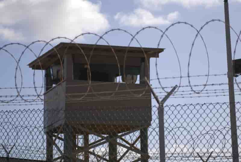 Un detenu de guantanamo condamne a 13 ans de prison pour terrorisme