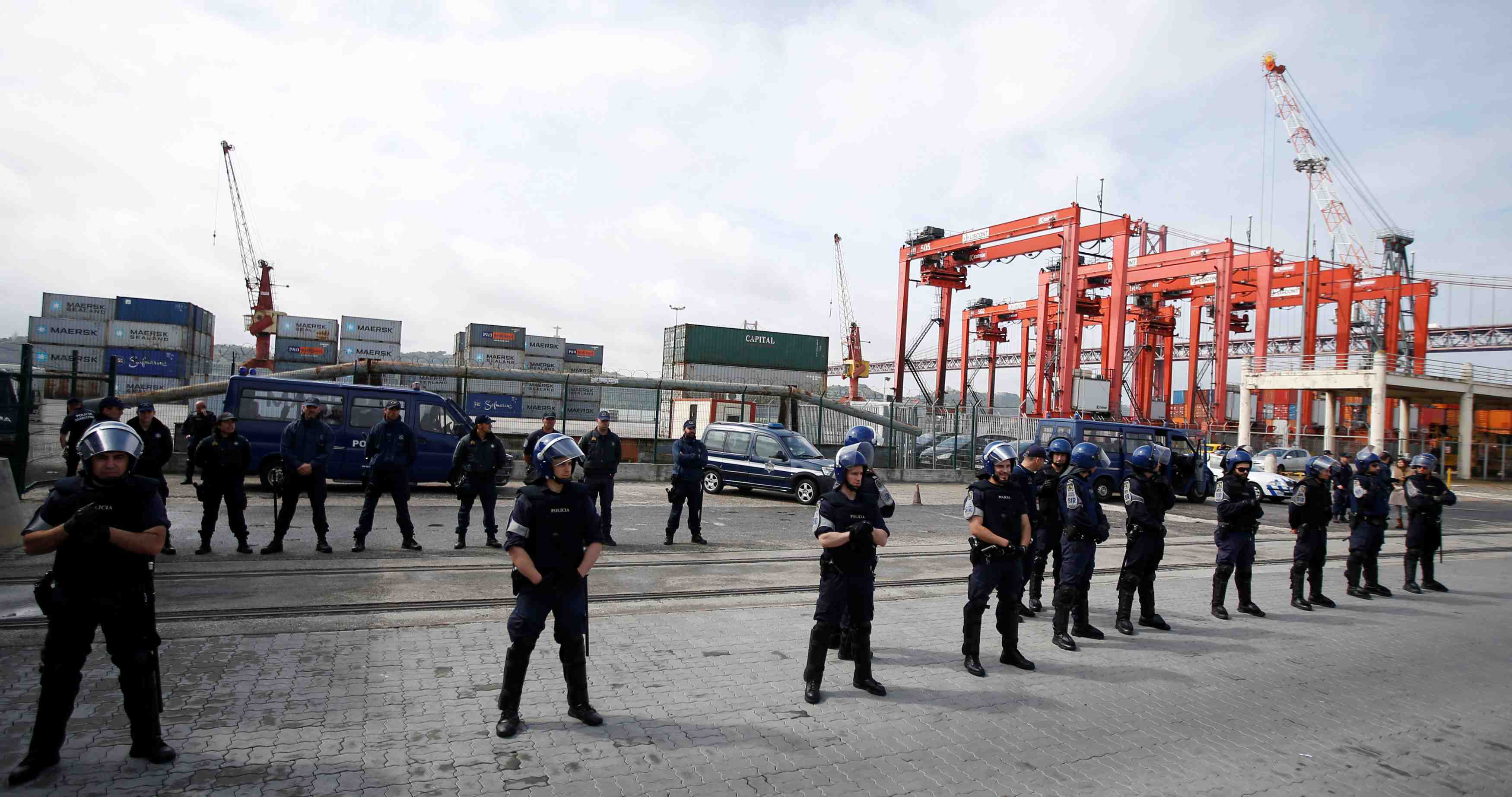 Les dockers de lisbonne sommes de reprendre le travail