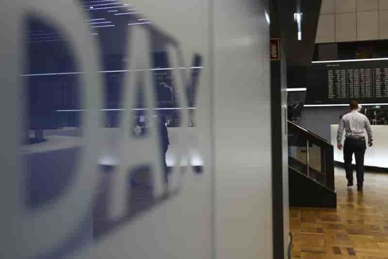Les marches europeens cloturent legerement en hausse