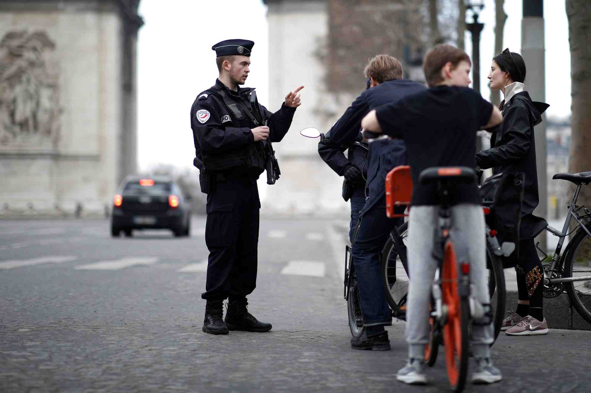 Plus de 350.000 amendes, mise en garde sur les vacances