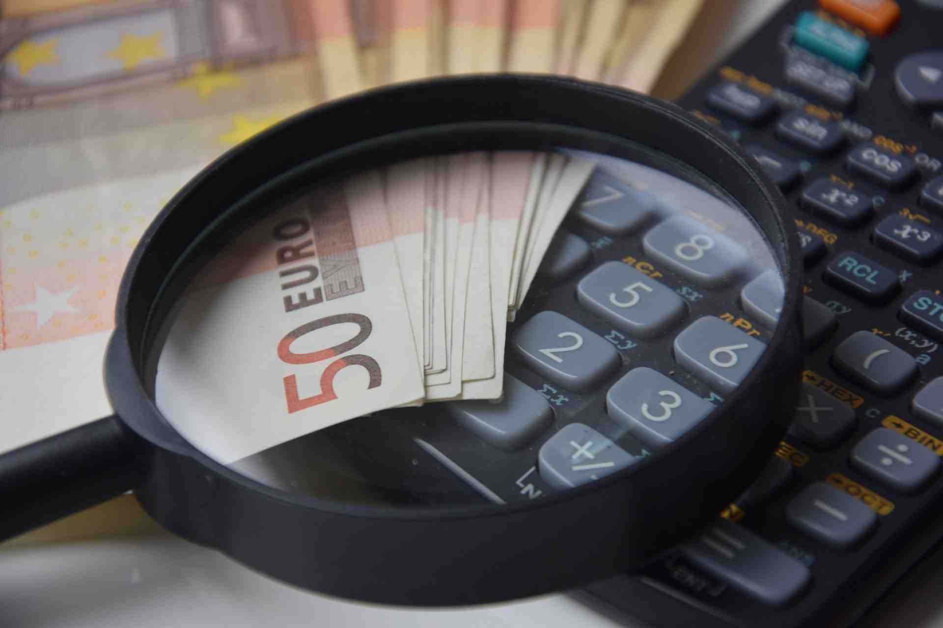 D'après nos calculs, les startups françaises ont levé 2,7 milliards d'euros entre janvier et juin, soit quasiment autant qu'au premier semestre 2019 (2,8 milliards d'euros). Mais si ce très léger recul (-3,5%) peut paraître anecdotique, il est trompeur. Il révèle surtout que la crise économique a bel et bien stoppé net le très fort élan du capital-risque français, habitué à une croissance à deux chiffres à chaque semestre.
