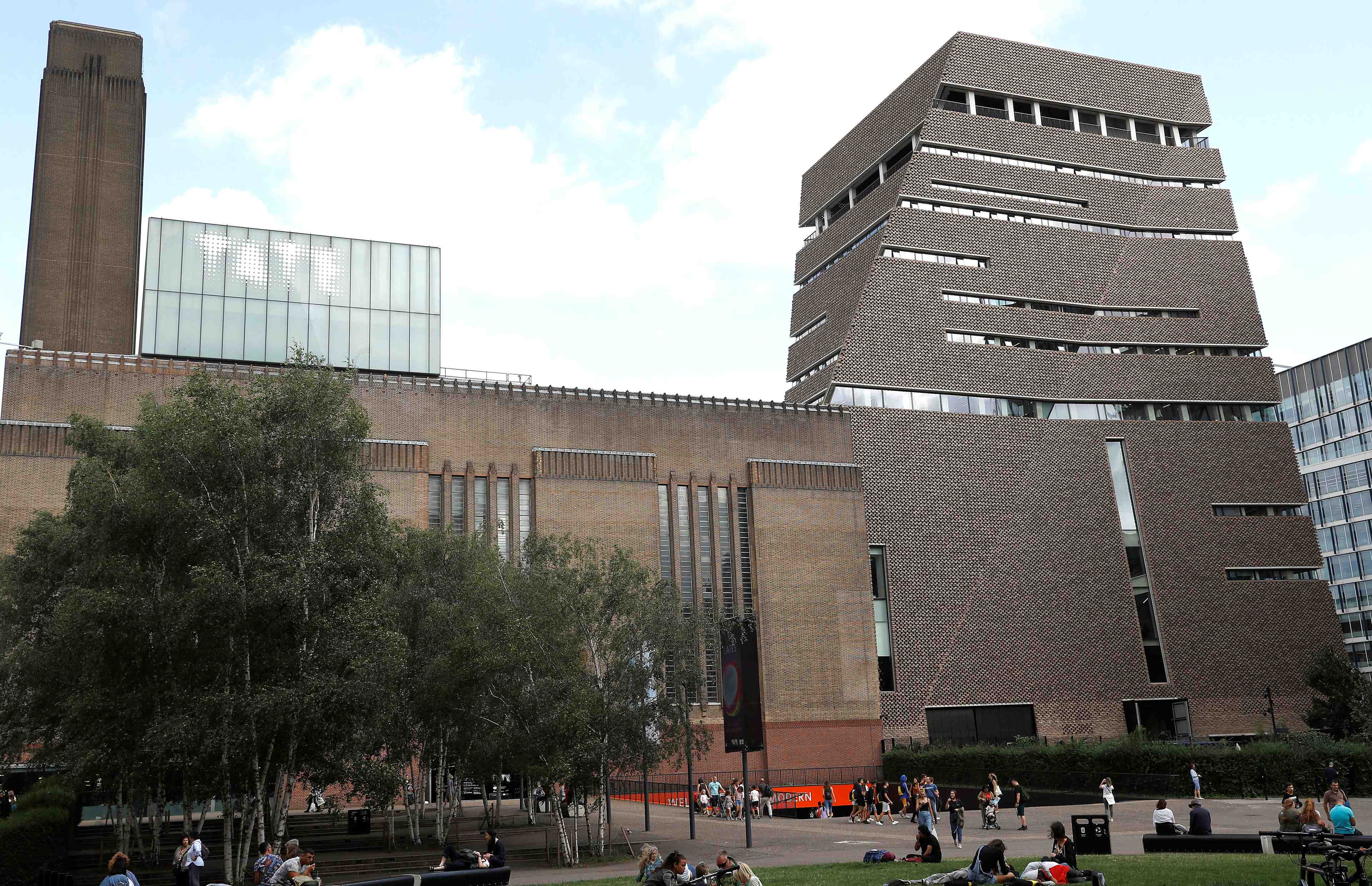 Quinze ans de prison pour avoir jete un enfant du haut du tate a londres