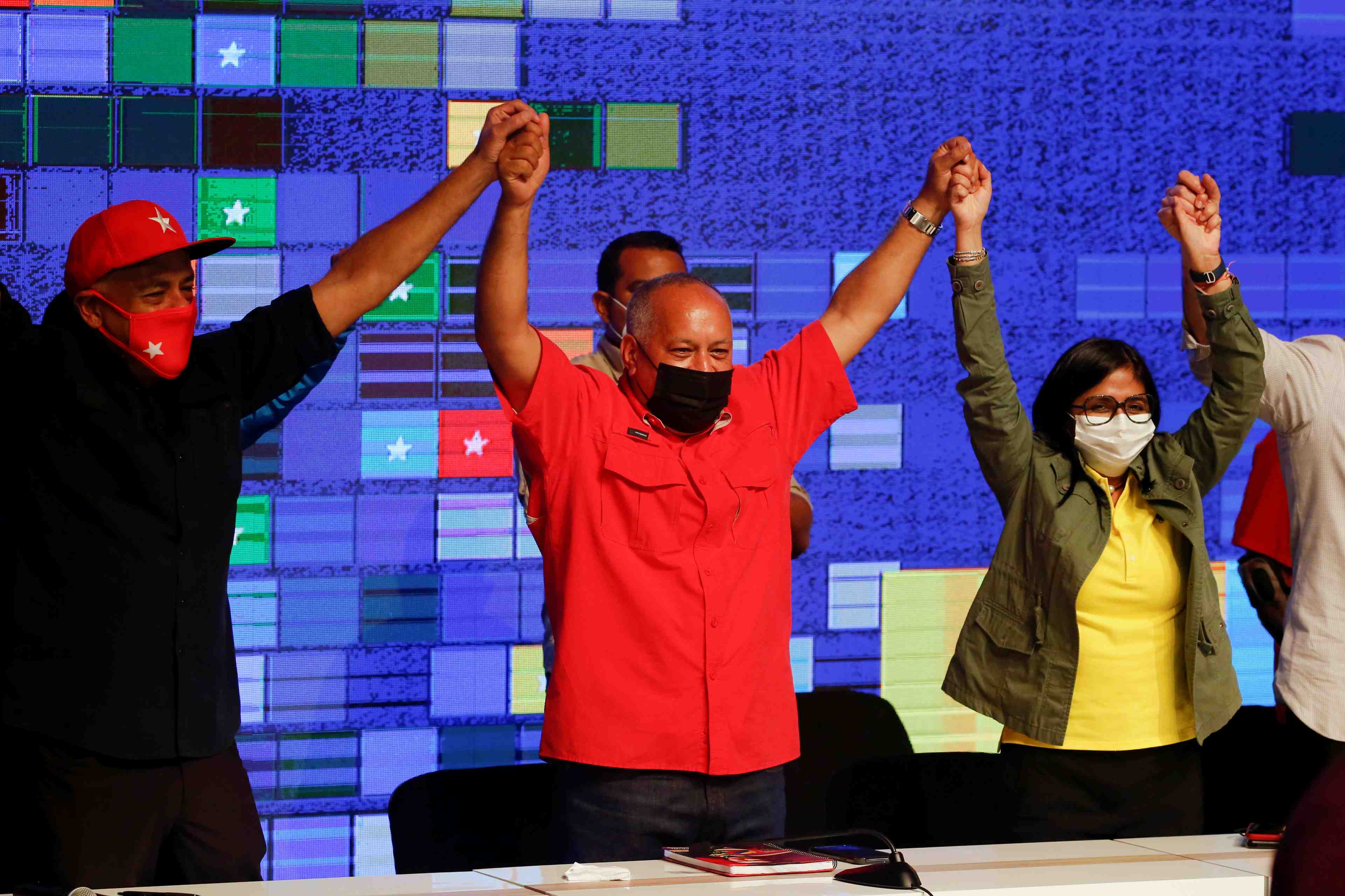 Le camp maduro remporte les legislatives boycottees par l'opposition