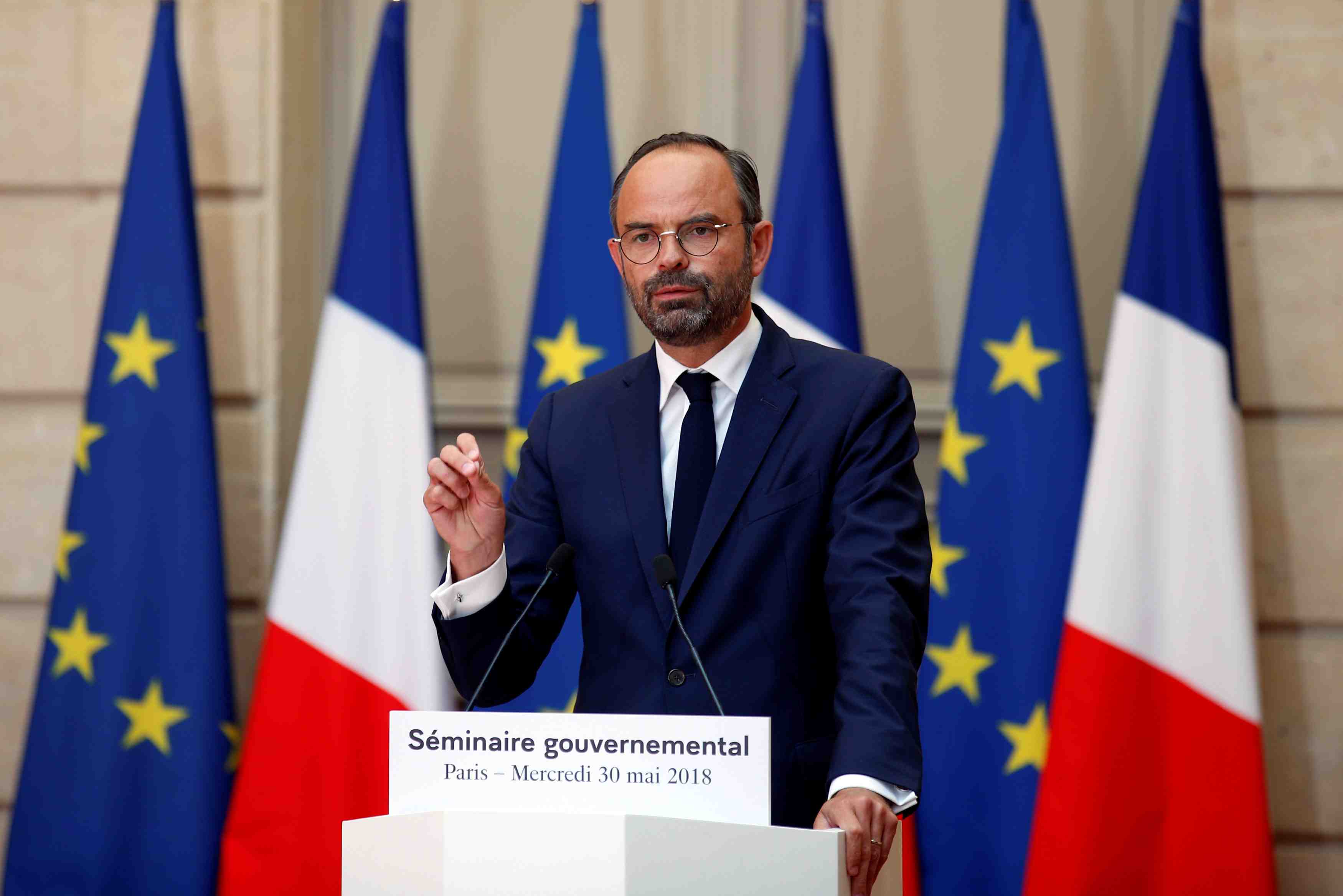 Philippe "assume" la pression sur ses equipes a matignon