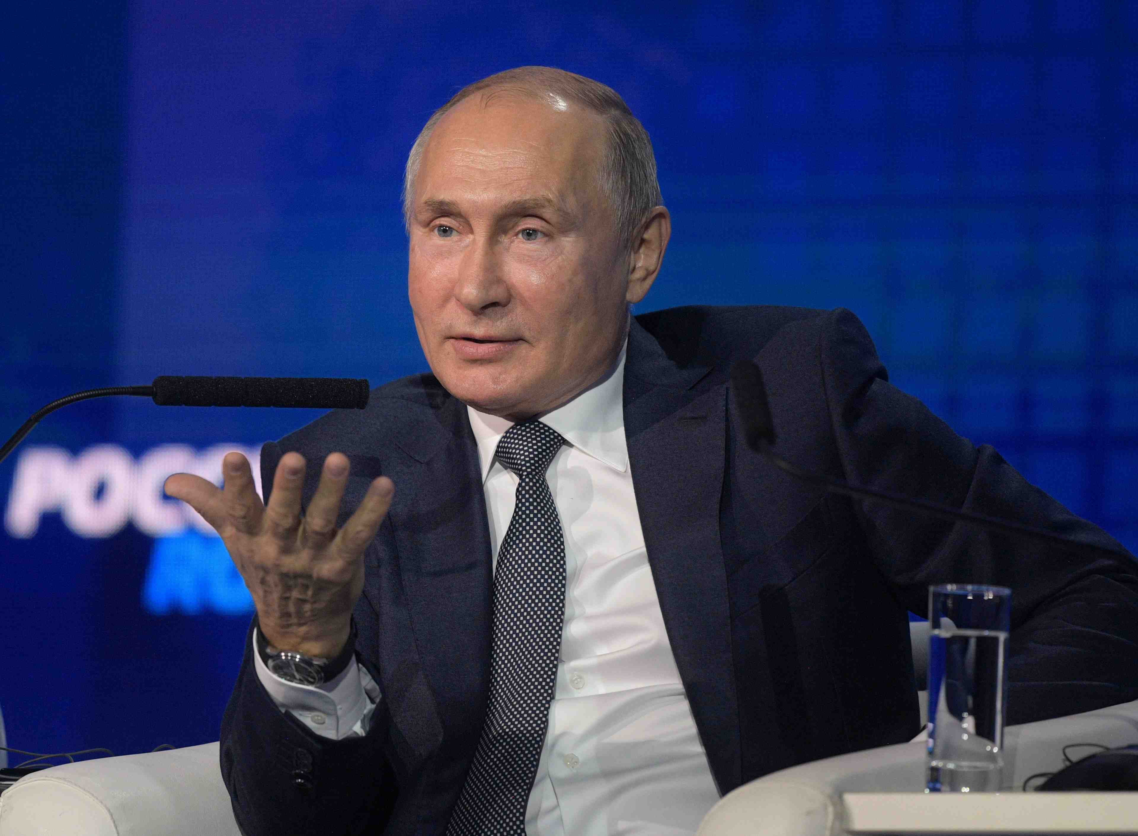 Moscou deploie des missiles en crimee, poutine accuse kiev