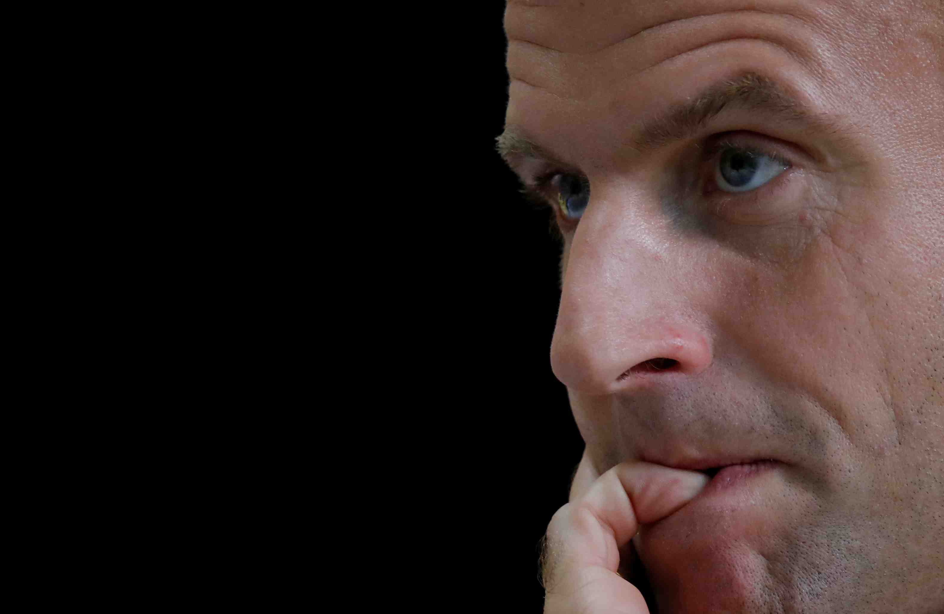 Apres l'echec goulard, macron accuse d'aveuglement et d'arrogance