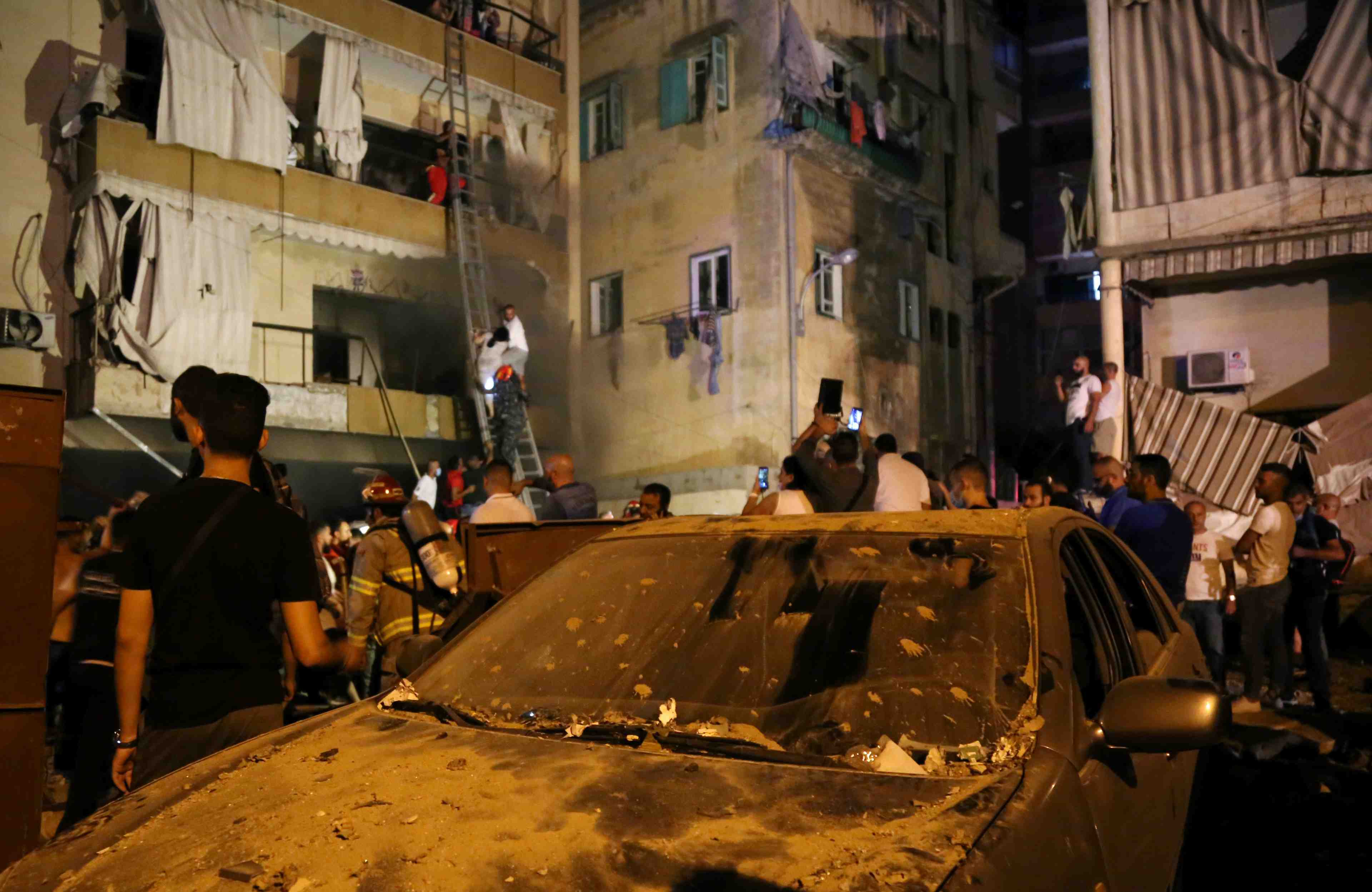 Quatre morts dans l'explosion d'une cuve de carburant a beyrouth