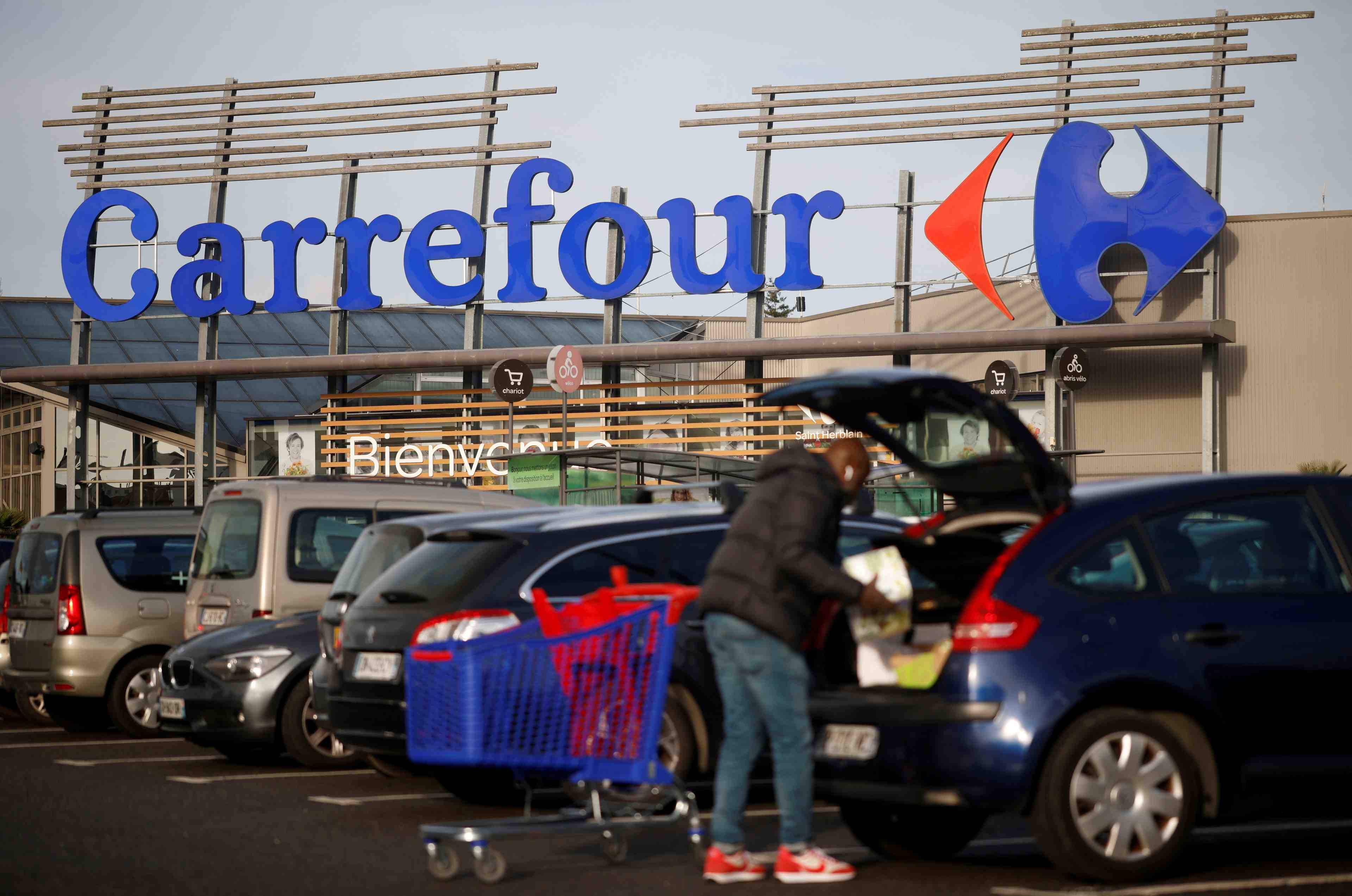 Les restrictions sanitaires ont pese sur les ventes de carrefour au troisieme trimestre