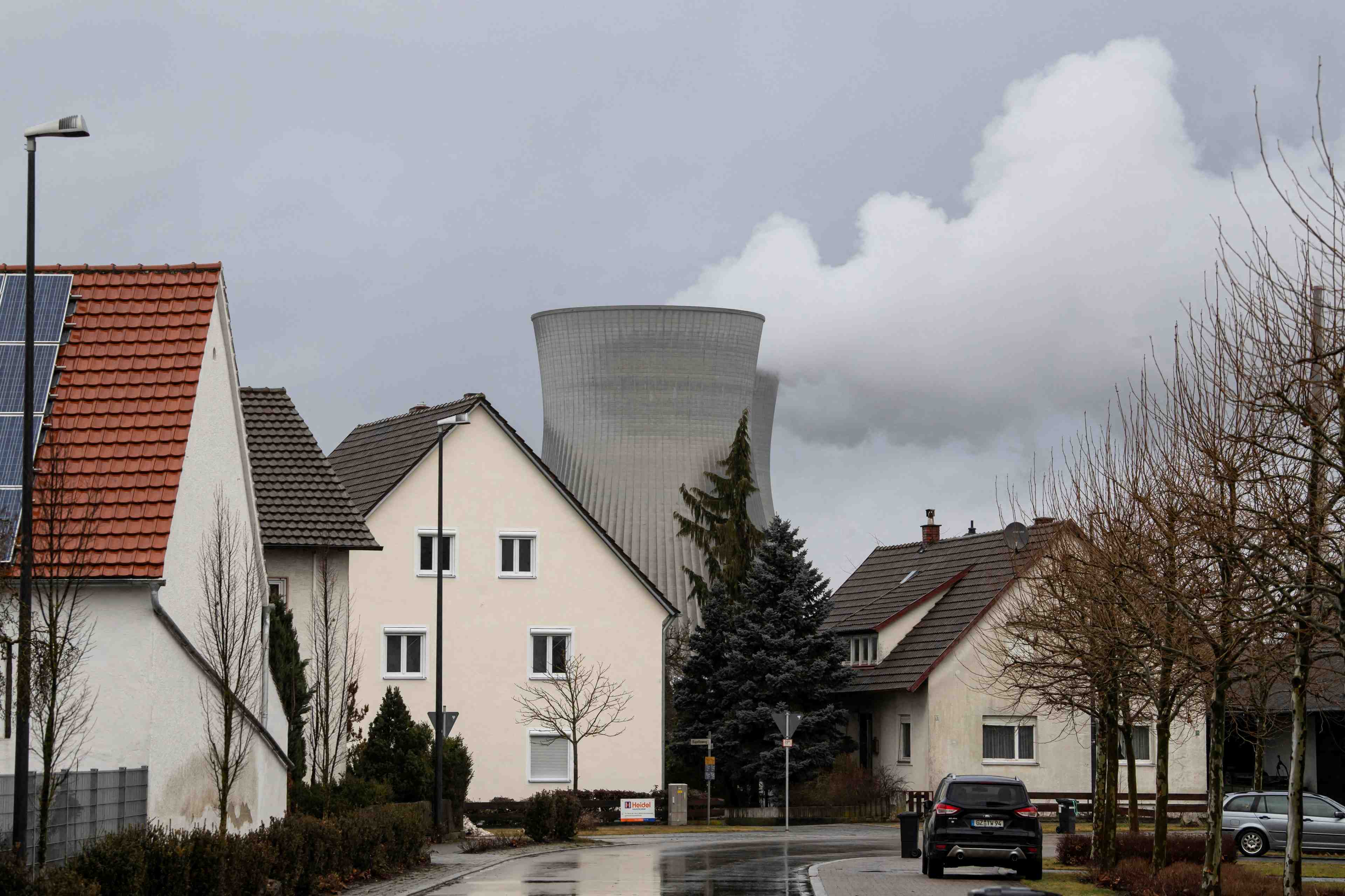 Nucleaire: l'allemagne va fermer trois de ses six dernieres centrales