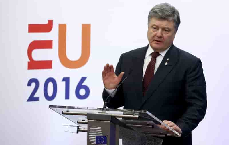 Le president ukrainien promet de regler la crise politique