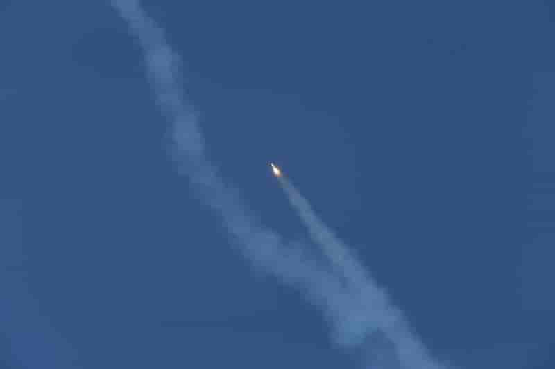 L'iran tire des missiles sur des cibles dans l'est de la syrie