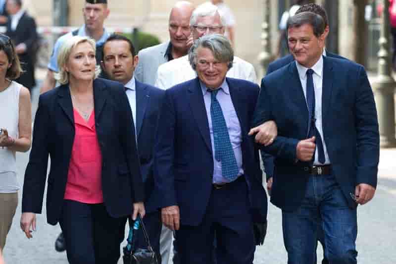 Le pen accepte de se rendre a une convocation des juges