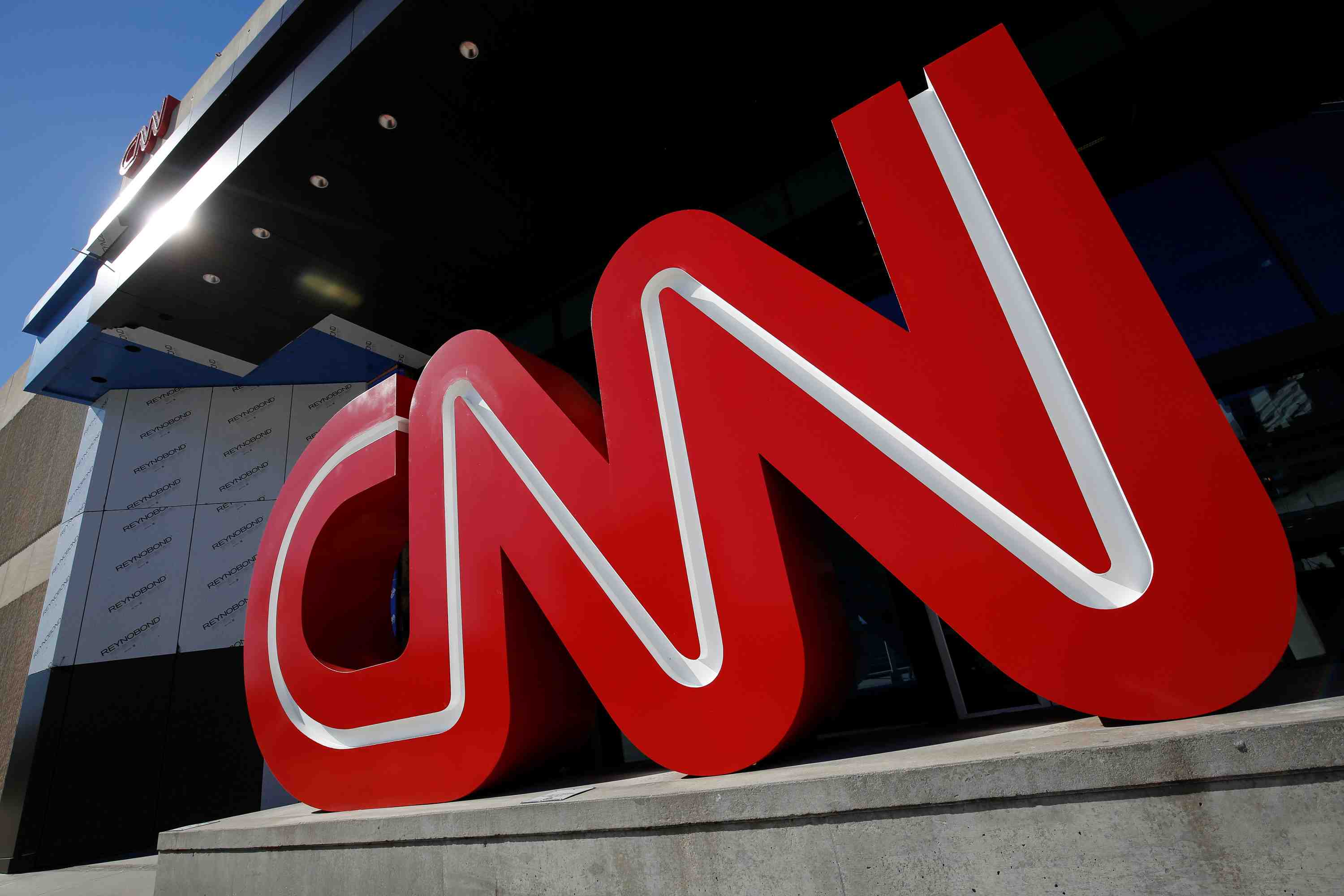 Un juge retablit l'accreditation de cnn a la maison blanche