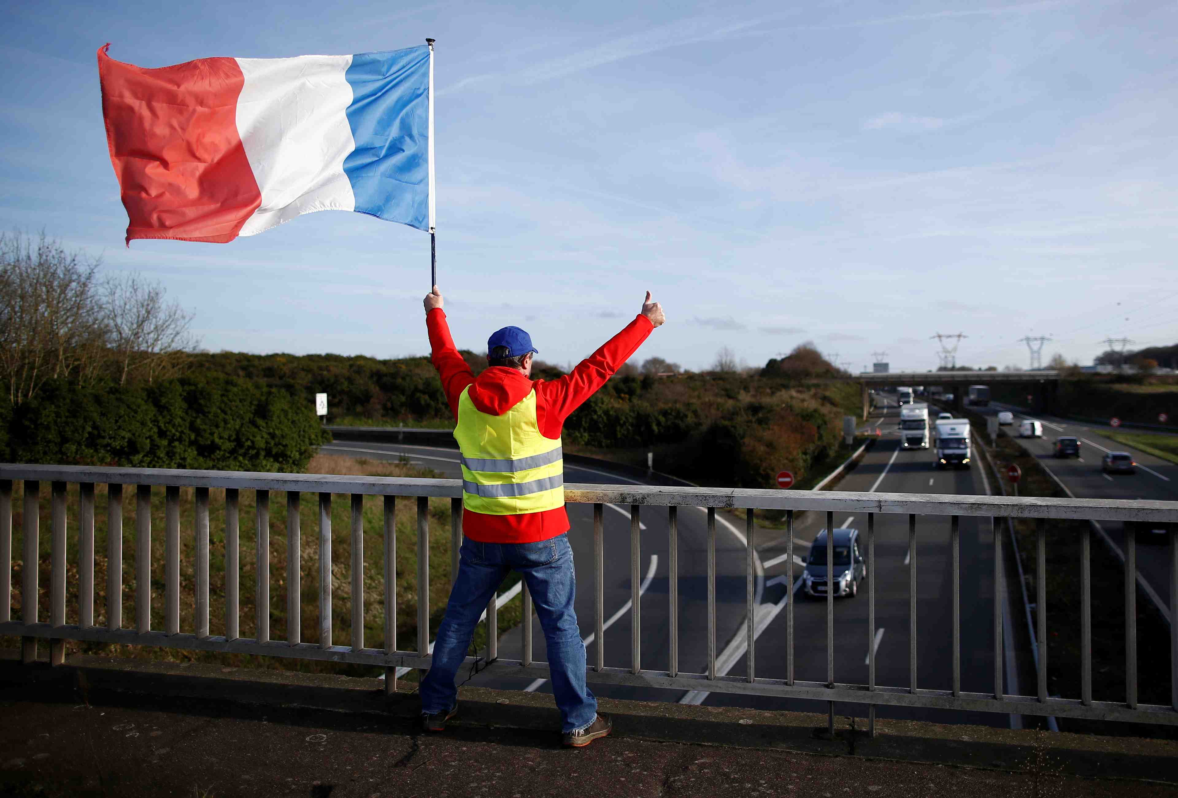 Les reformes sociales de macron freinees par les "gilets jaunes"