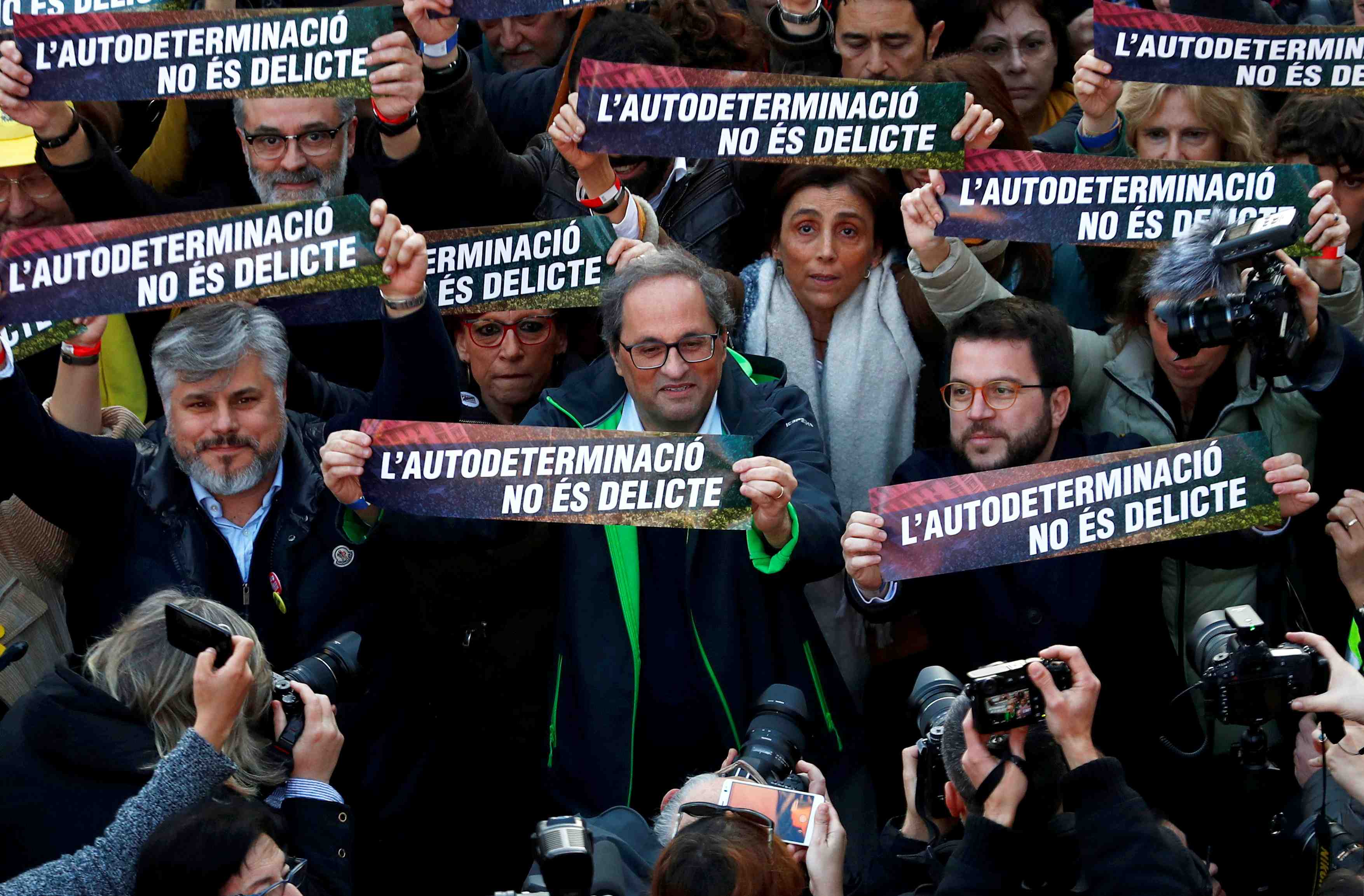 Pres de 200.000 independantistes defilent a barcelone