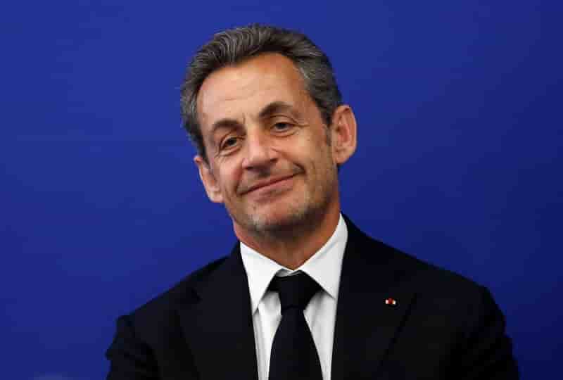 Les couteaux sont tirés à l'UMP, le centre fait de la résistance