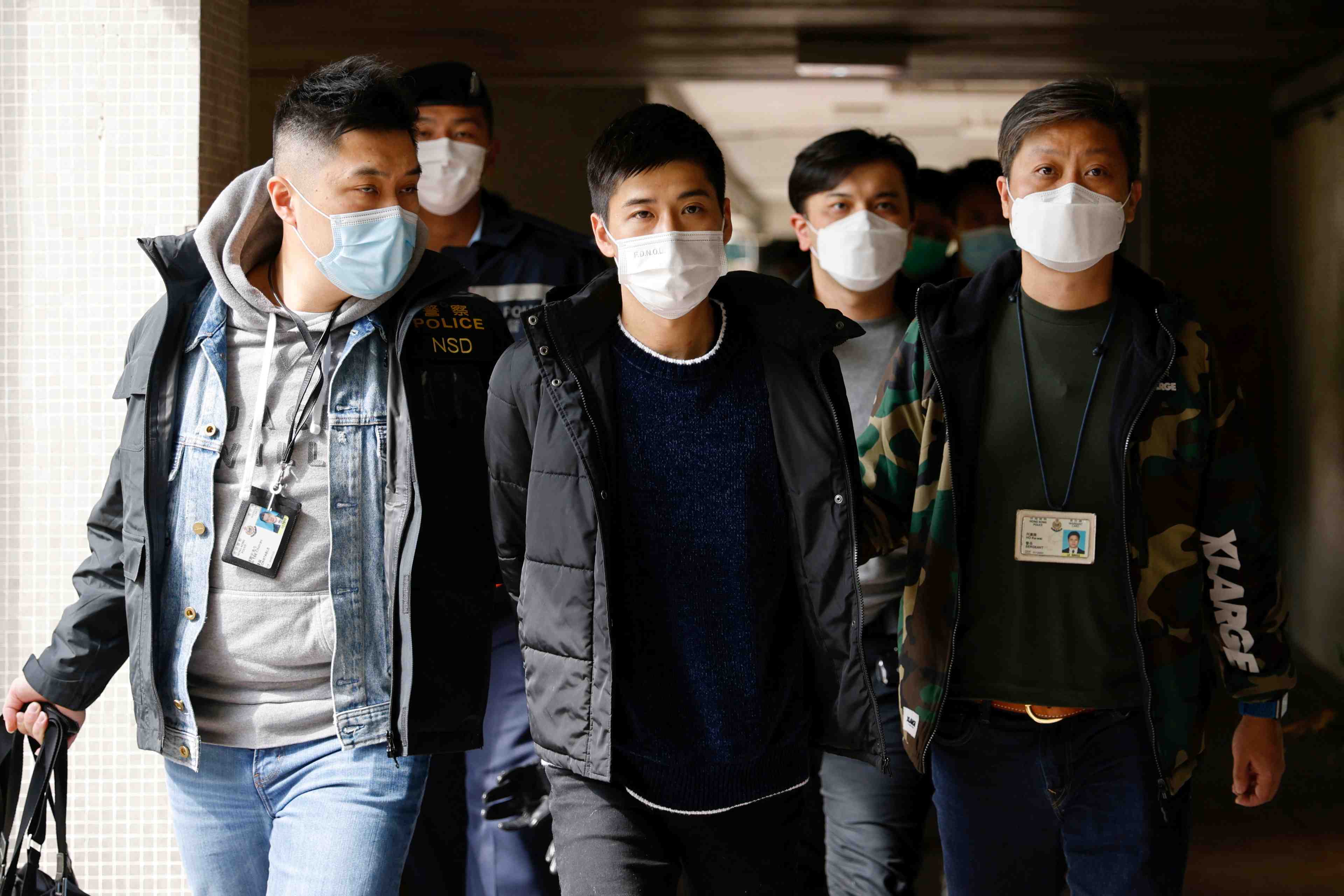 Hong kong: des dizaines d'activistes arretes dans le cadre de la loi de securite