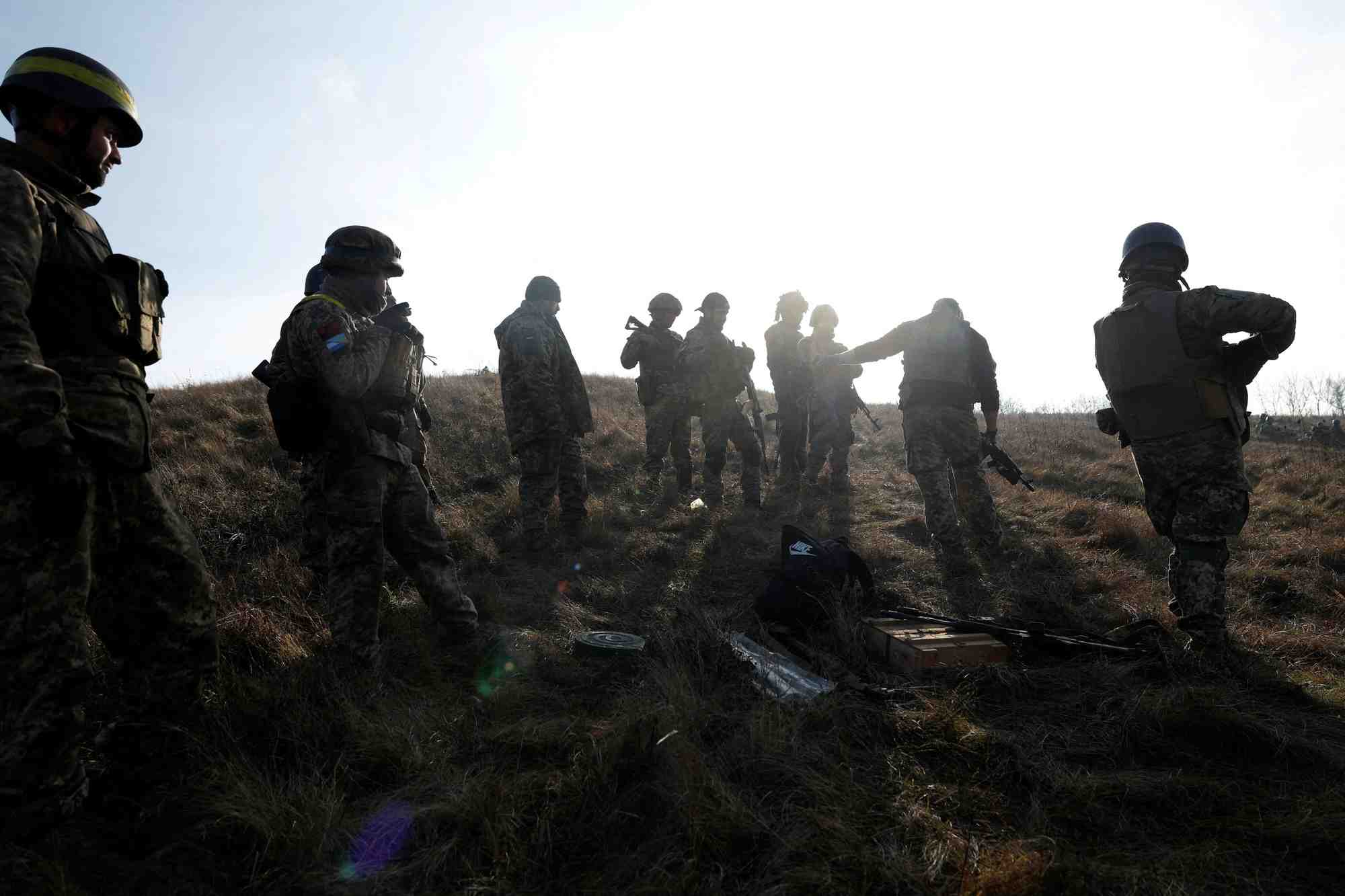 Des soldats font des manoeuvres pres de kreminna, ukraine
