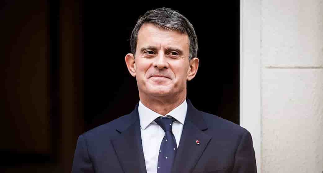 Manuel Valls, ministre des Outre-Mer, le 24 décembre 2024, dans la cour de l'Hôtel de Montmorins, au ministère des Outre-Mer.