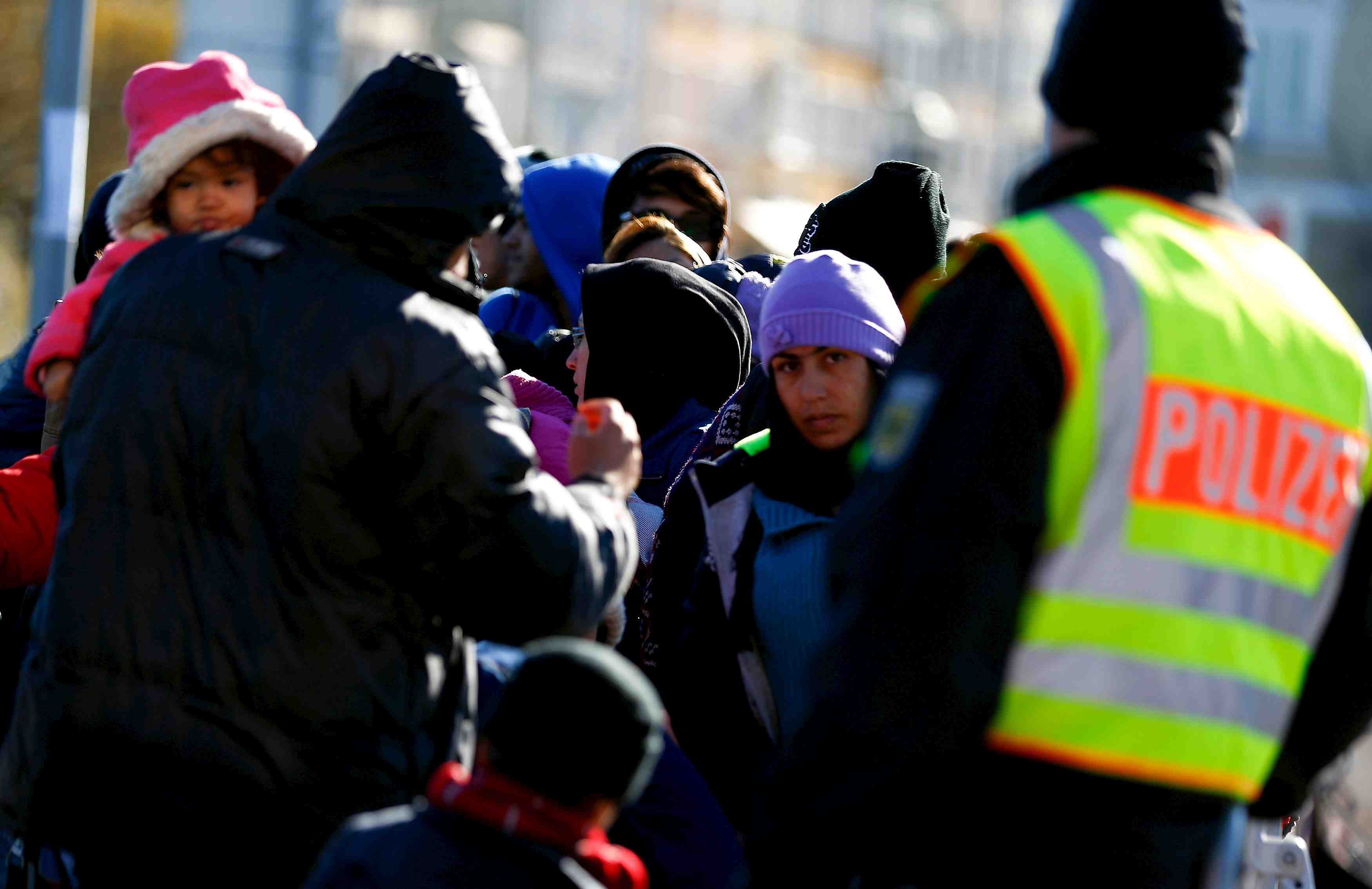 Divergences entre angela merkel et ses allies sur l'accueil des migrants