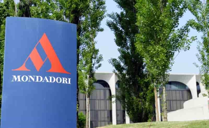 Mondadori confirme discuter fusion avec lagardere et marie claire