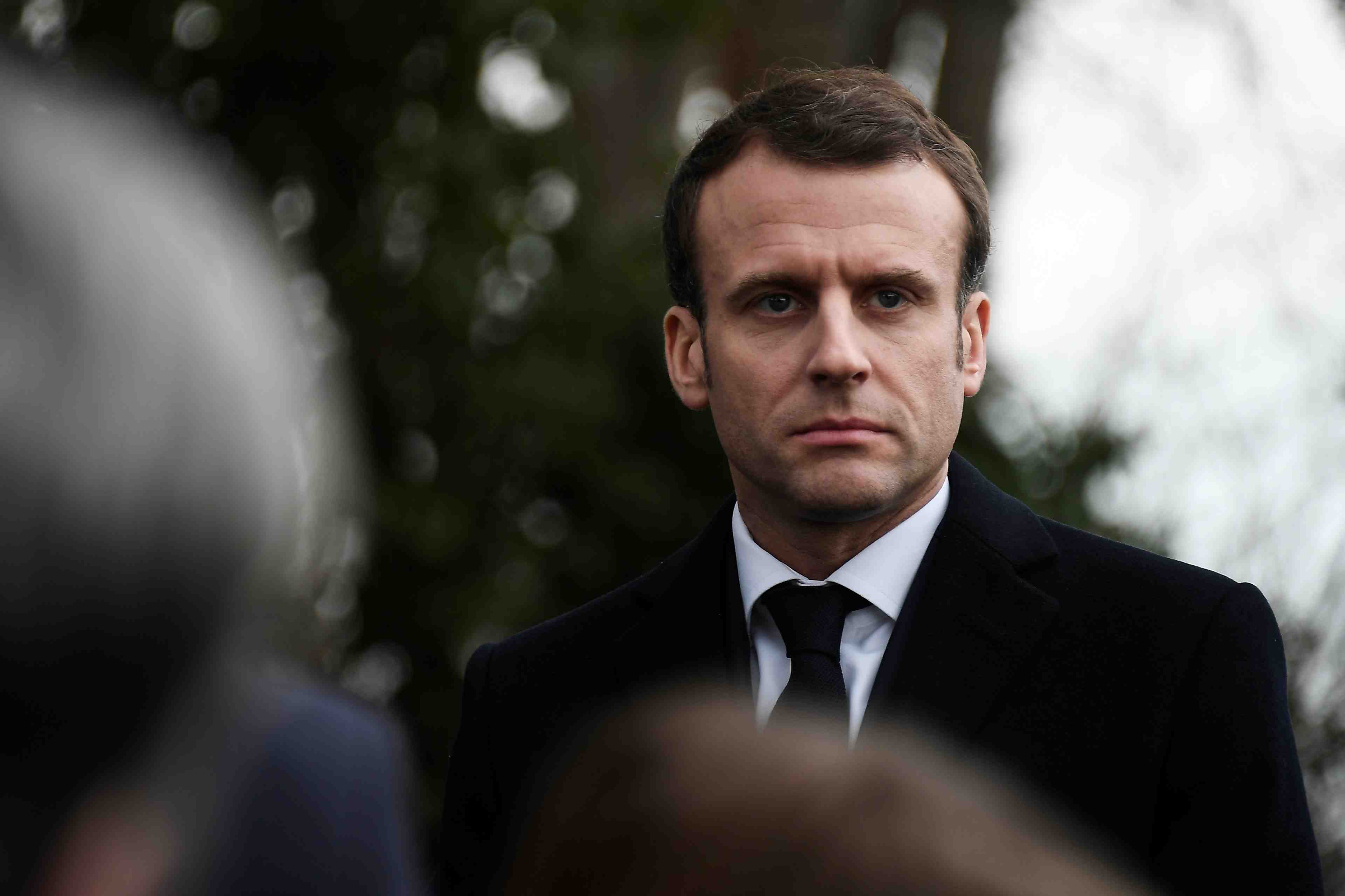 Macron souhaite retablissement et "sagesse" a la septuagenaire blessee a nice
