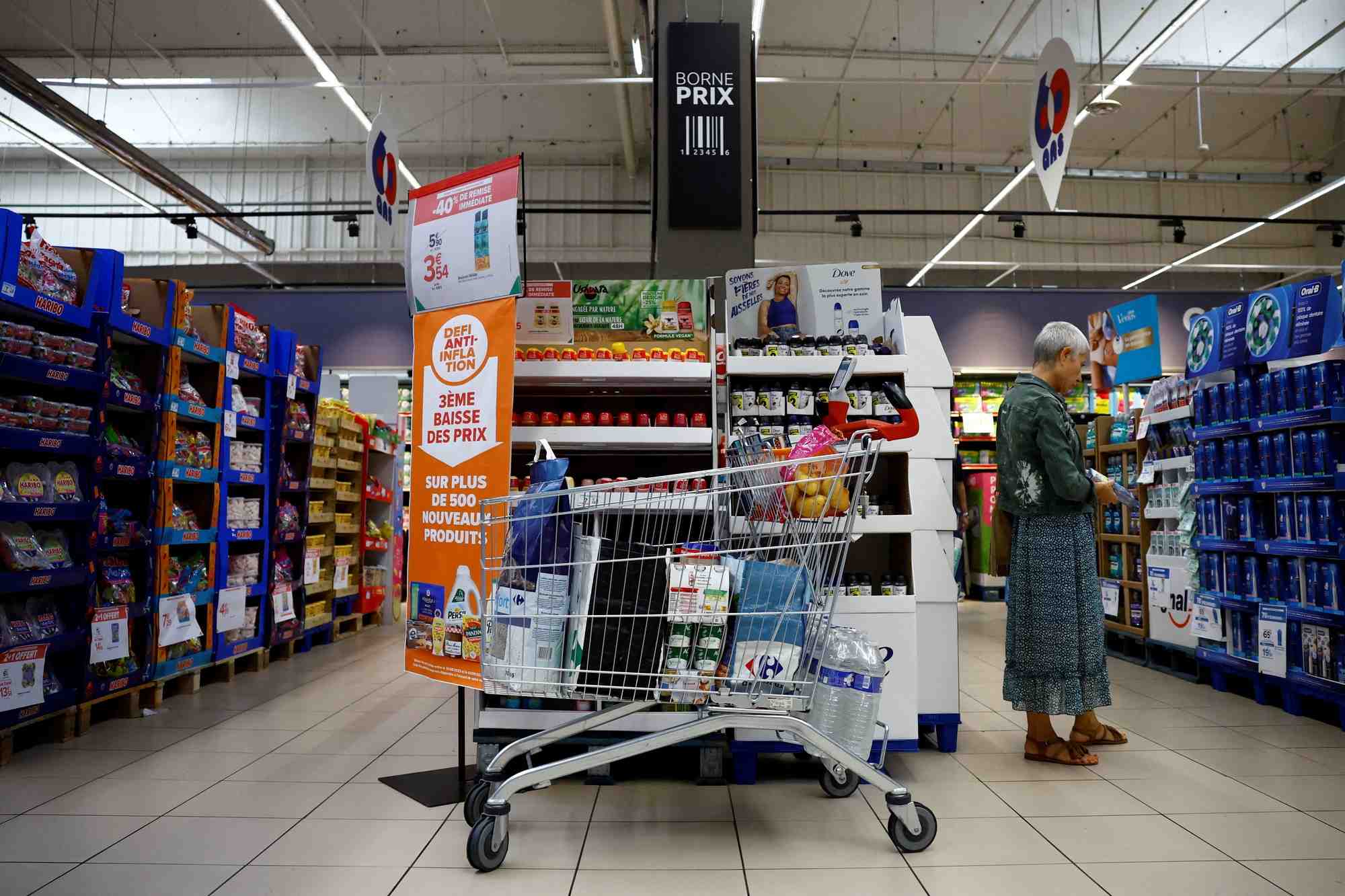 Photo d'archives: un supermarche pres de paris