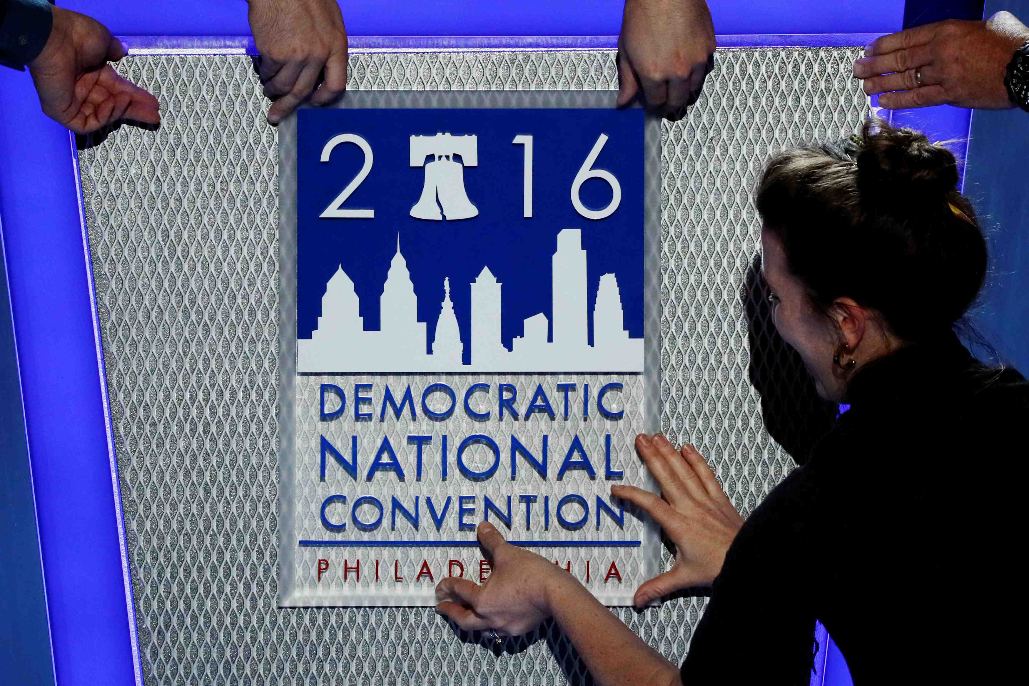 Ouverture de la convention democrate sur fond de malaise