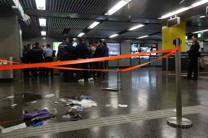 Incendie volontaire dans un metro bonde a hong kong