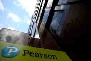 Pearson optimiste pour l'exercice 2017, le titre grimpe