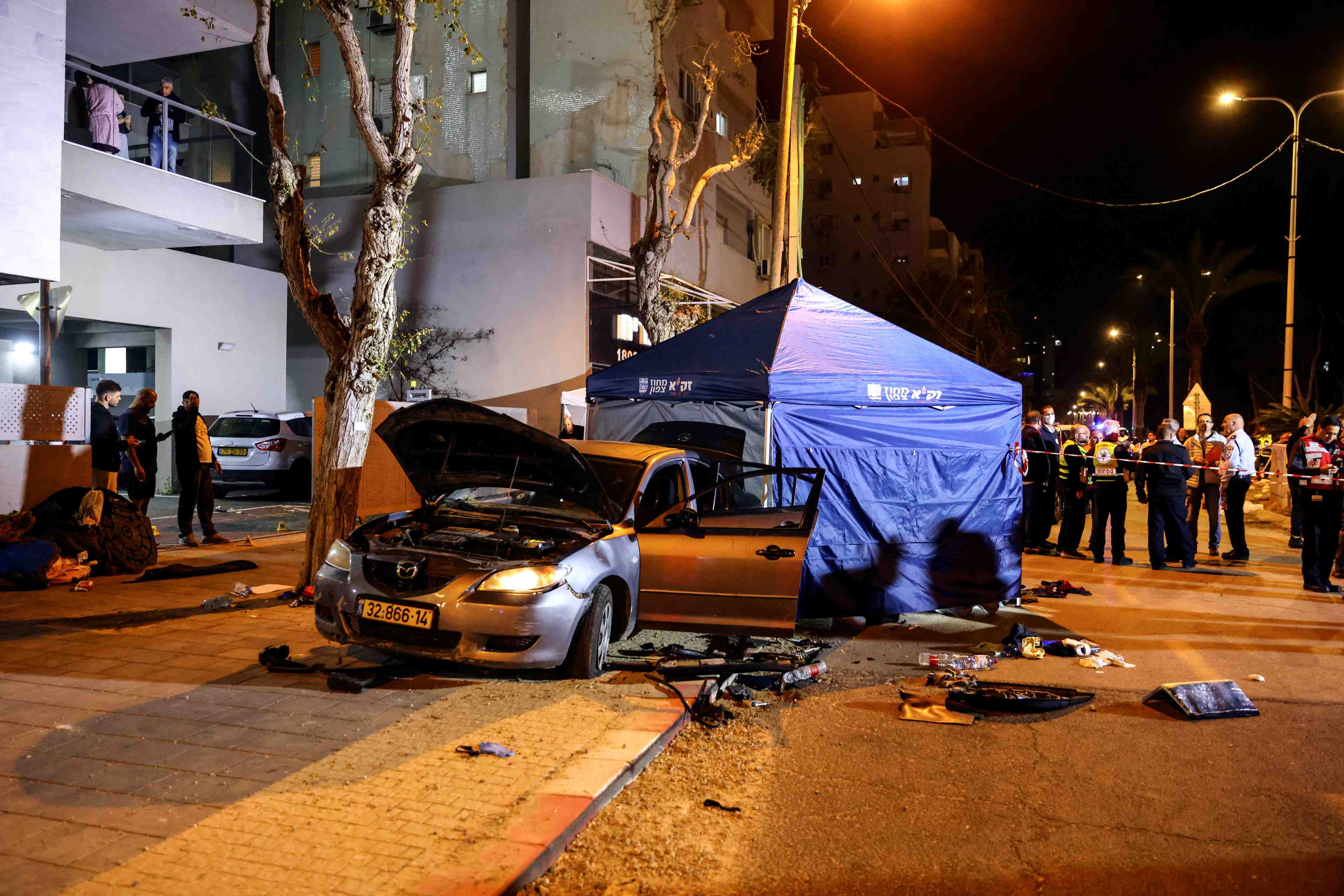 Deux personnes tuees en israel, les assaillants abattus