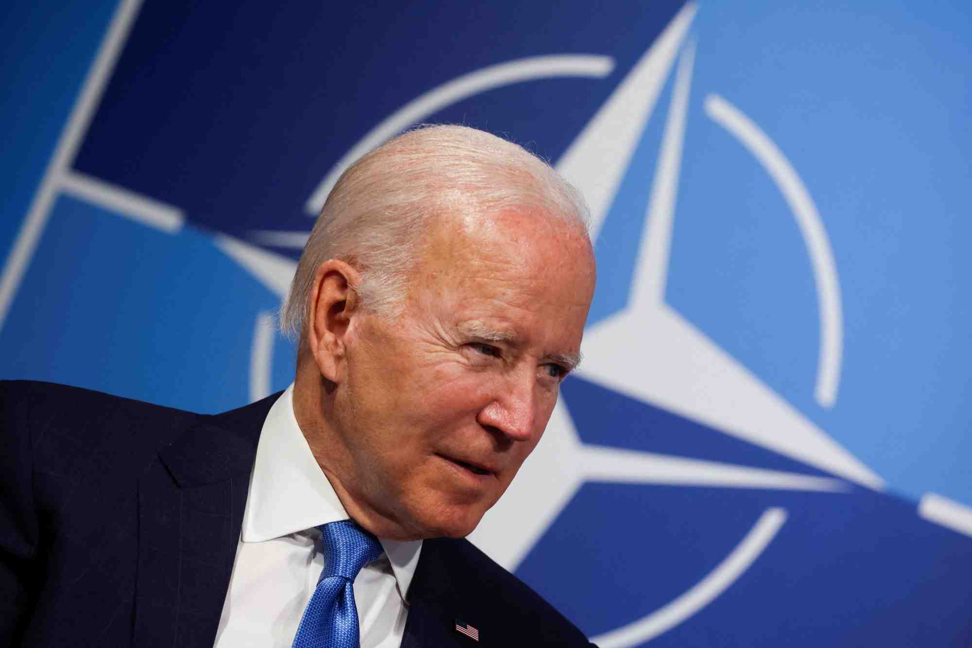 Les usa modifient leur positionnement militaire en europe, dit biden