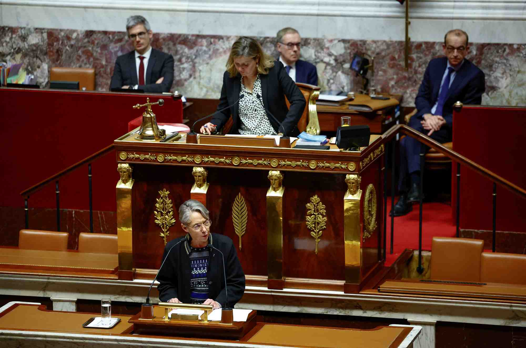 Les deputes debattent du plan de reforme des retraites du gouvernement francais a l'assemblee nationale a paris