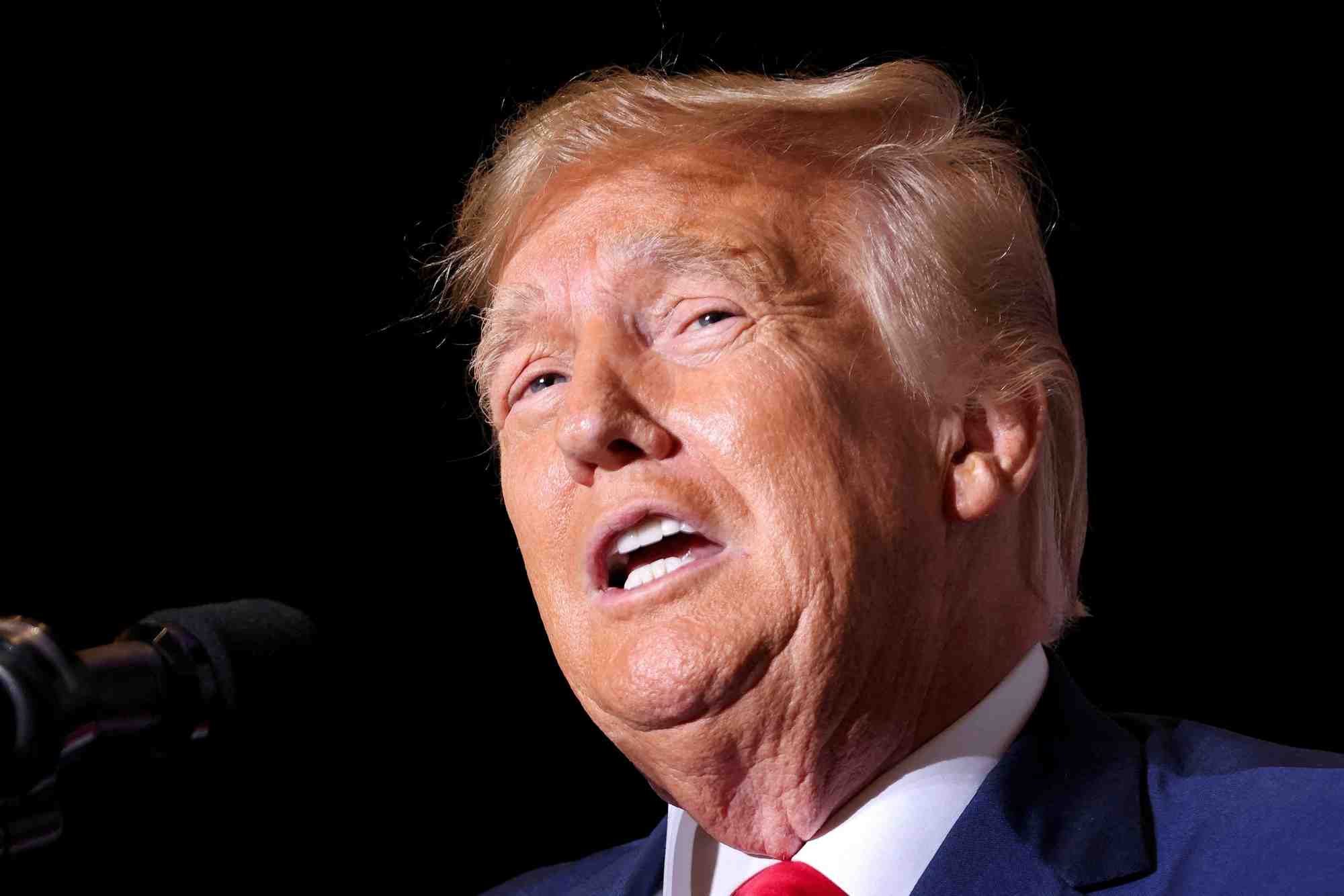 Donald trump prend la parole lors d'un evenement de campagne electorale a council bluffs, aux etats-unis