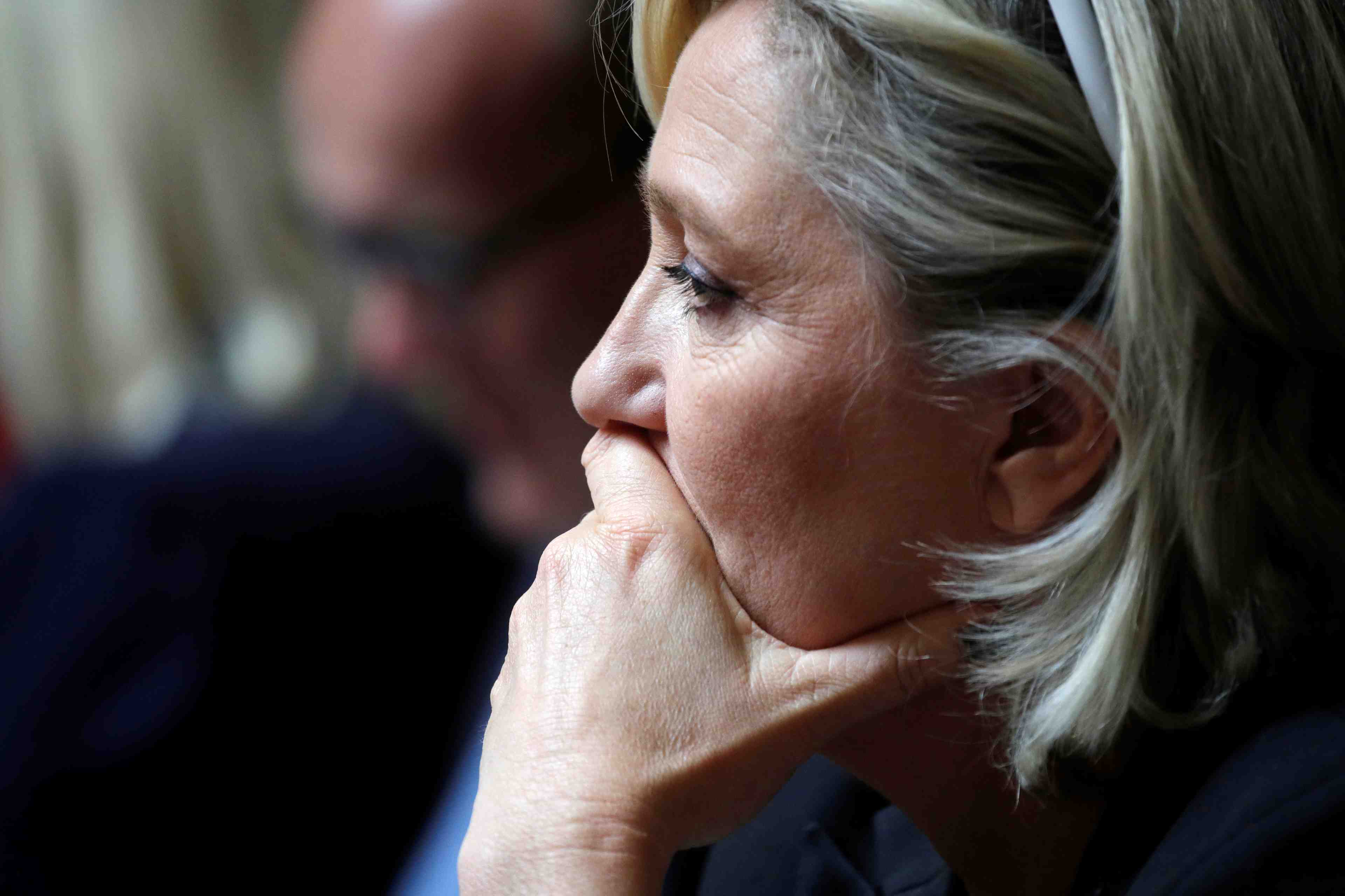Marine le pen exclut d'integrer son pere a sa liste aux europeennes