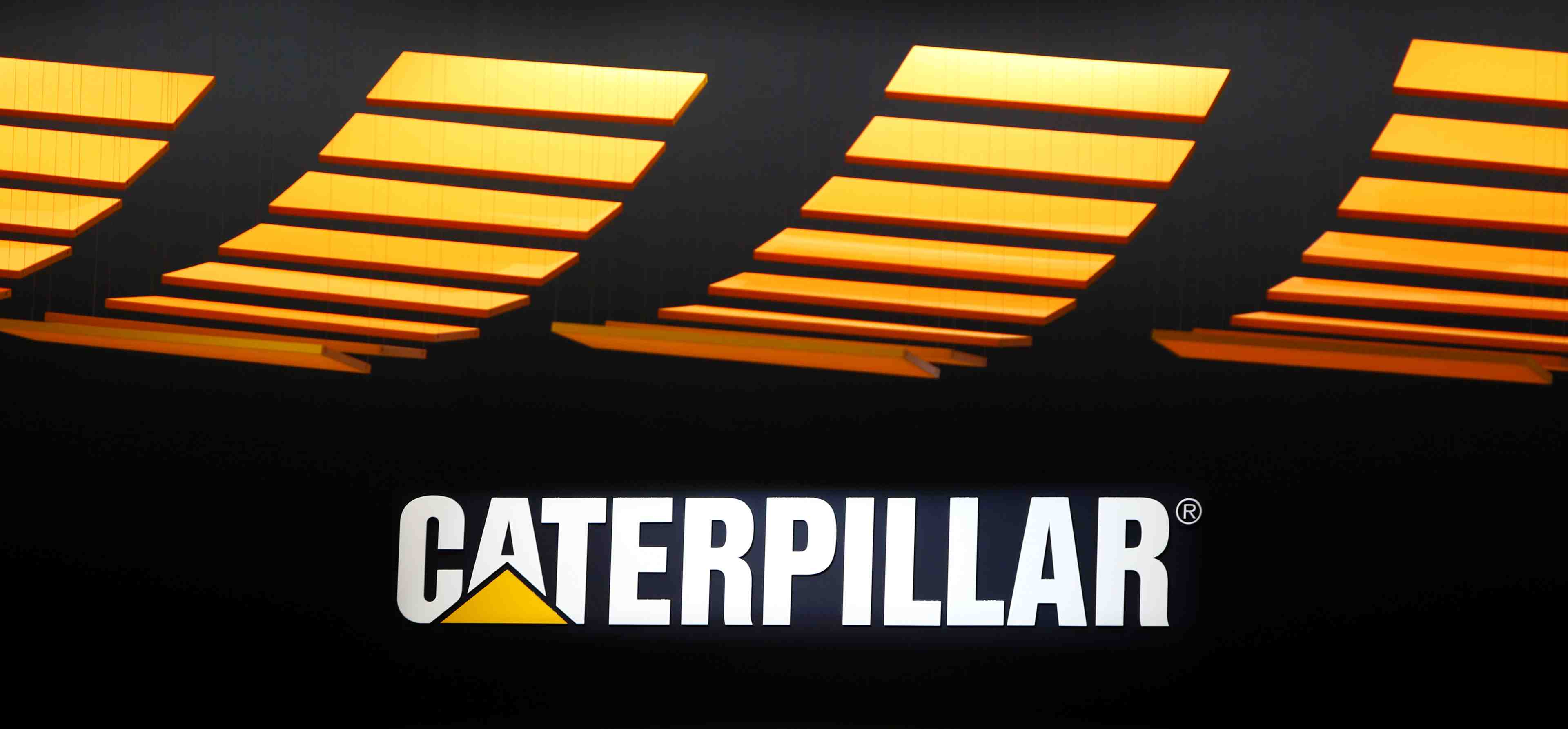 Caterpillar: les resultats ont chute au deuxieme trimestre, un peu moins que prevu