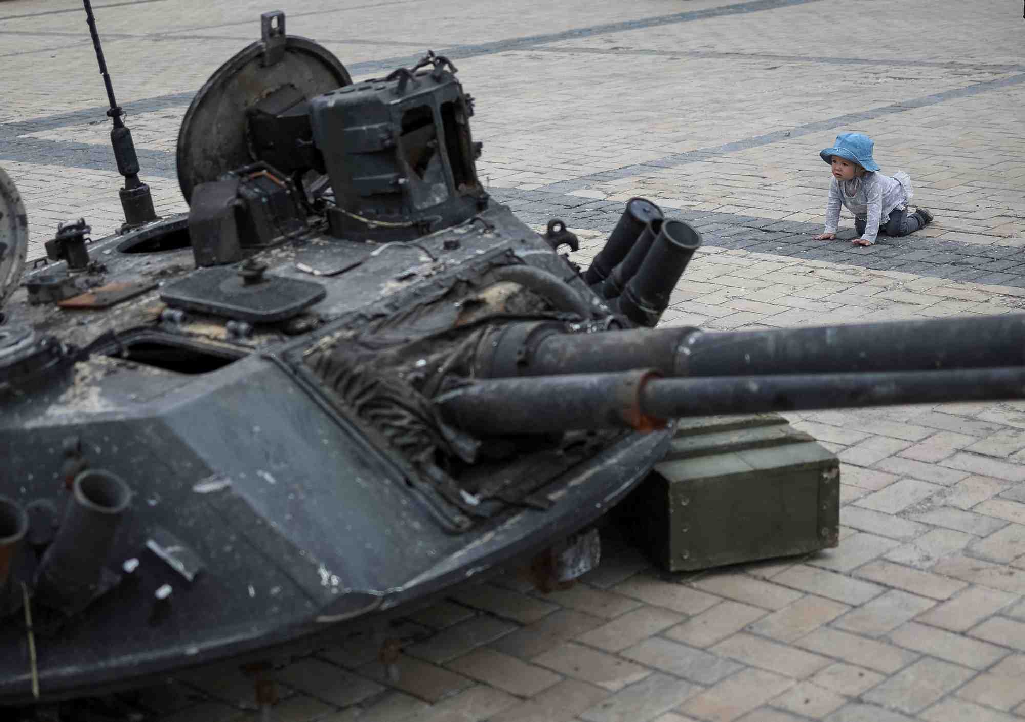 L'ukraine exclut tout cessez-le-feu, les combats s'intensifient dans le donbass