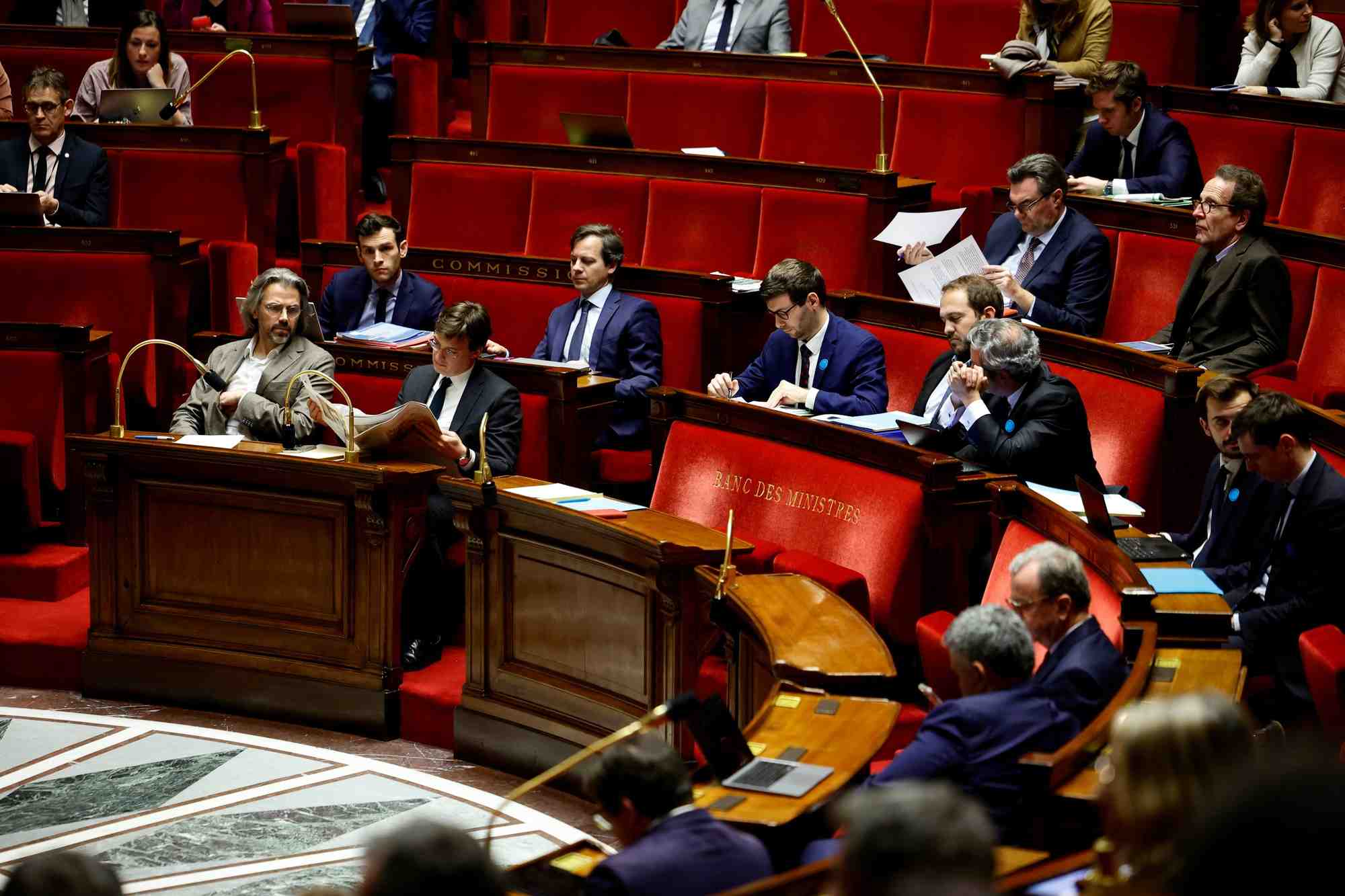 Des deputes a l'assemblee nationale a paris