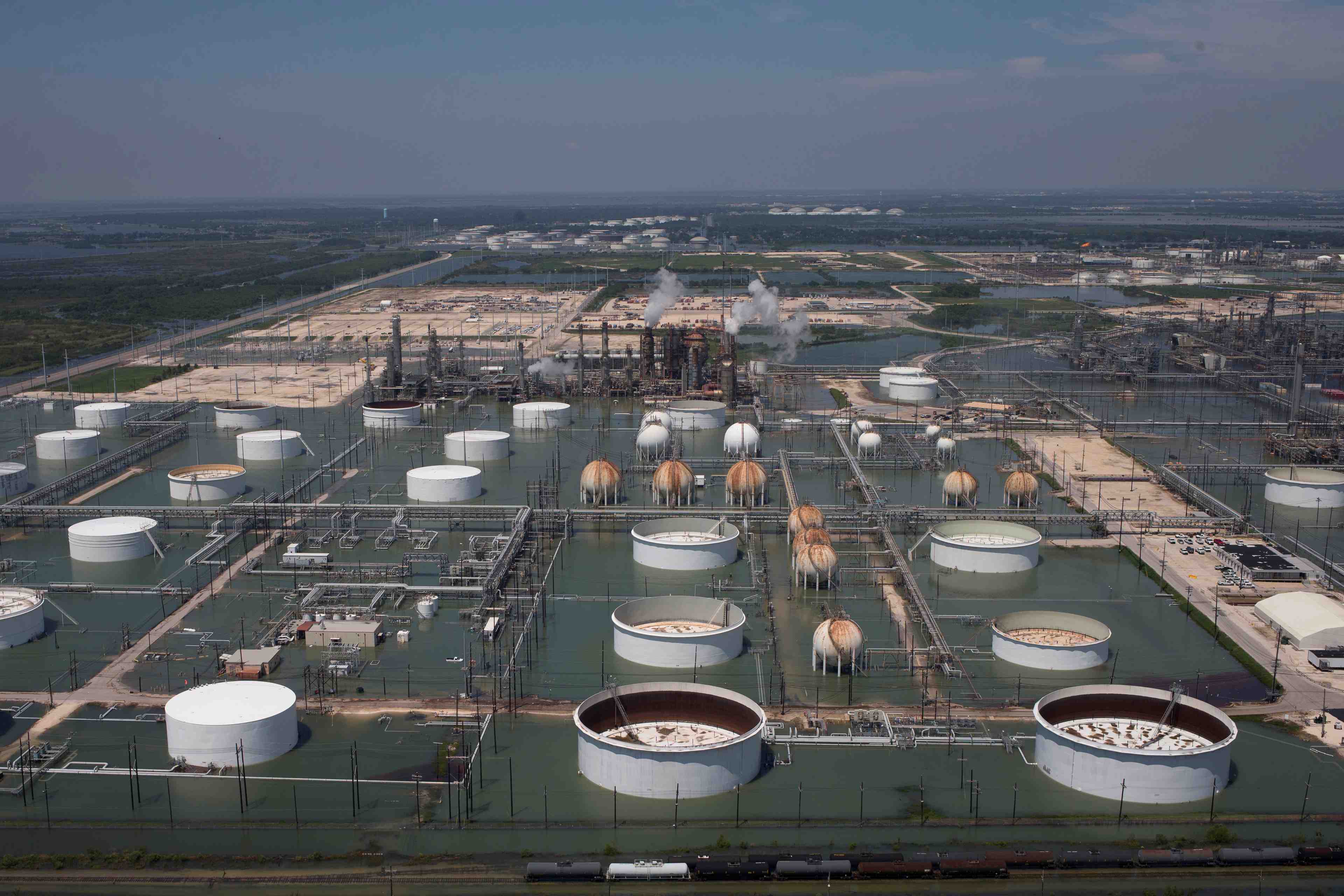 Reprise de la production dans la plus grande raffinerie des etats-unis