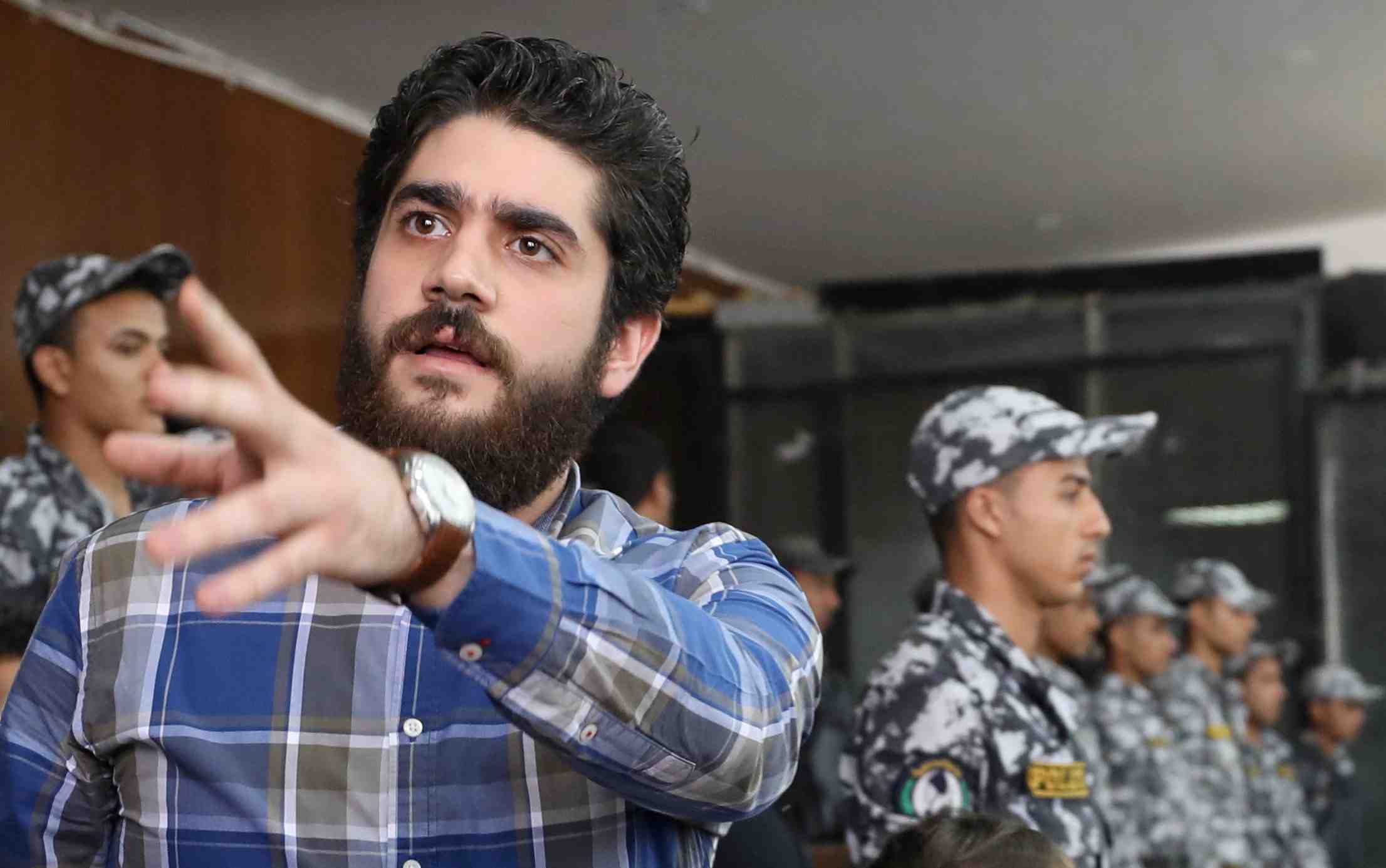 Un fils du president egyptien dechu morsi arrete pour "fake news"