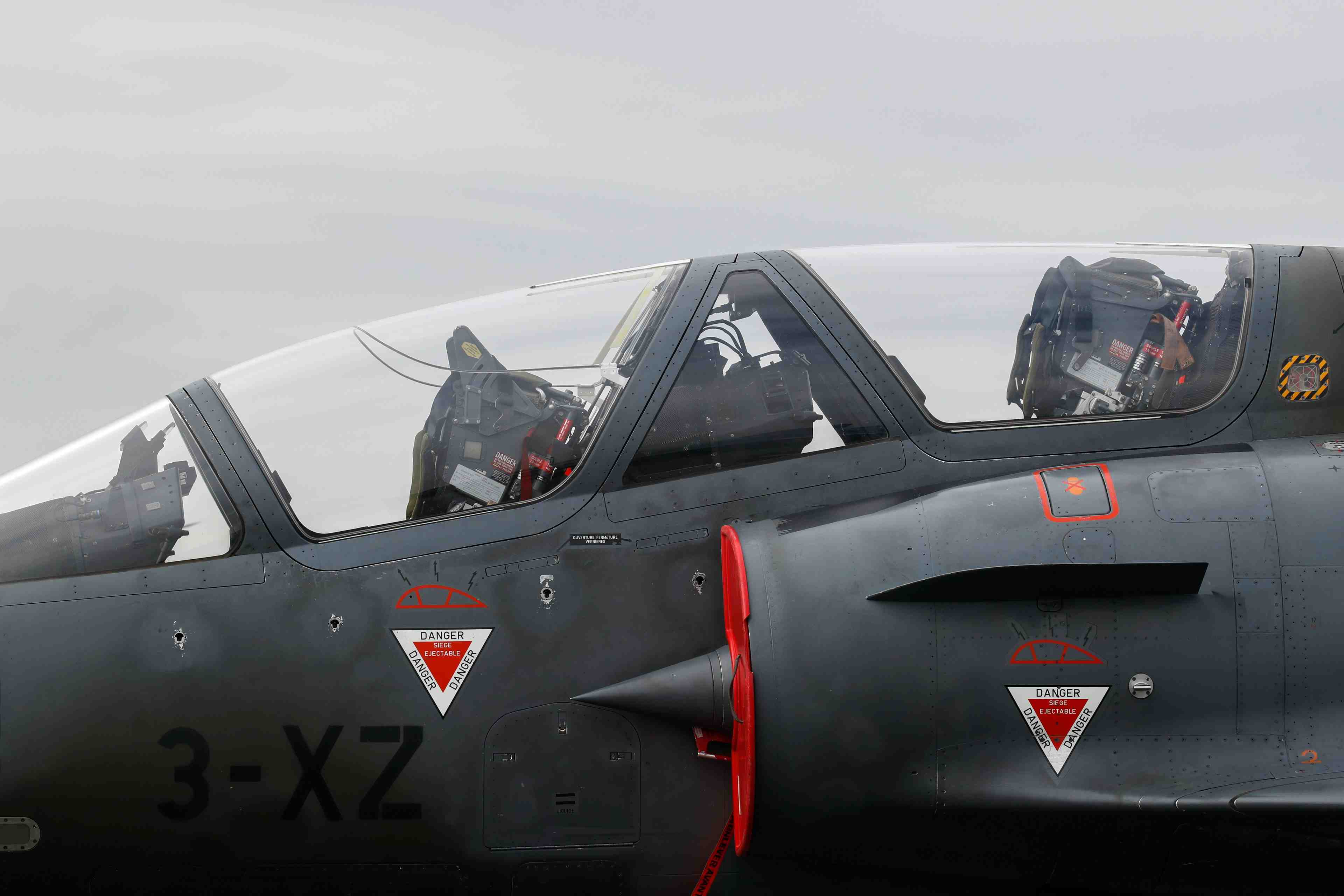 Crash d'un mirage 2000 de l'armee francaise au mali, les pilotes saufs