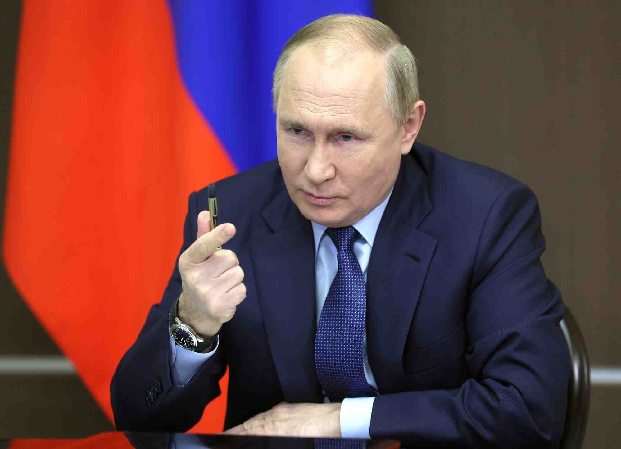 Ukraine: poutine contre-attaque apres la mise en garde de l'otan
