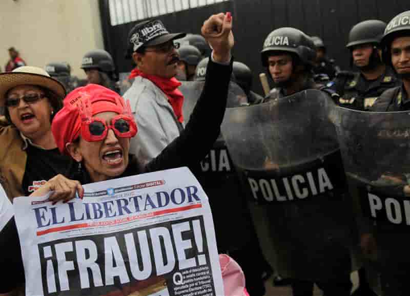 Des manifestants dénoncent le résultat du scrutin au Honduras