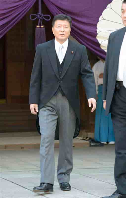 Un ministre japonais se rend au sanctuaire de Yasukuni