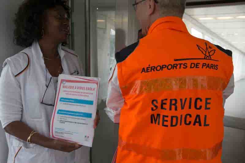 Les contrôles pour Ebola plus utiles aux aéroports au départ